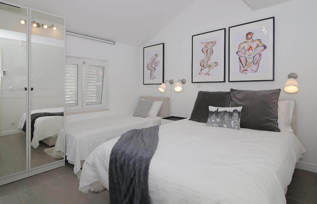 Spacious 2 BR Apt LuxeView- OldTownView, 10min to town