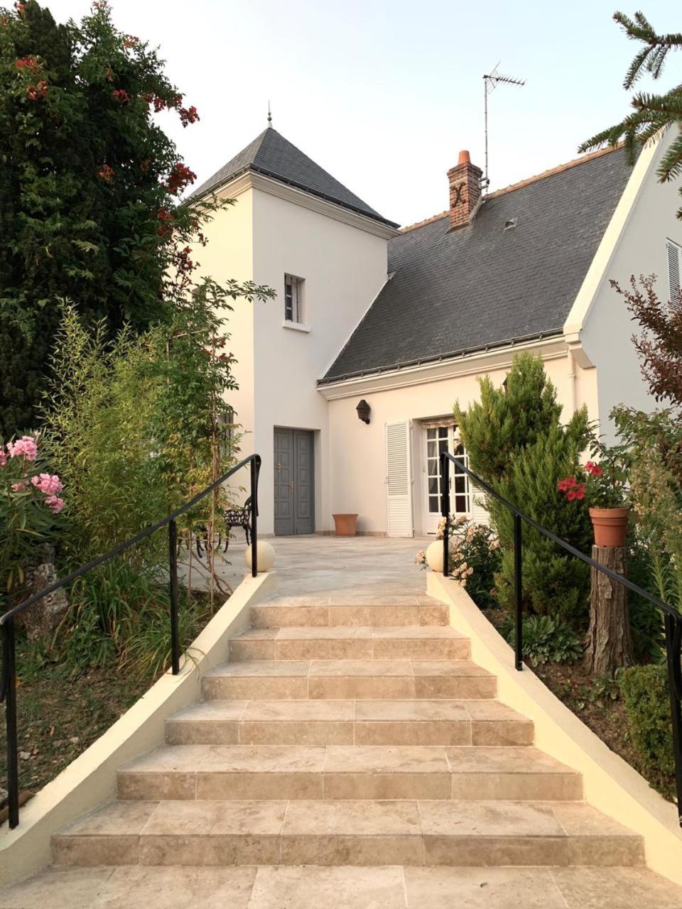 La Tour de Saint Cyr view 4