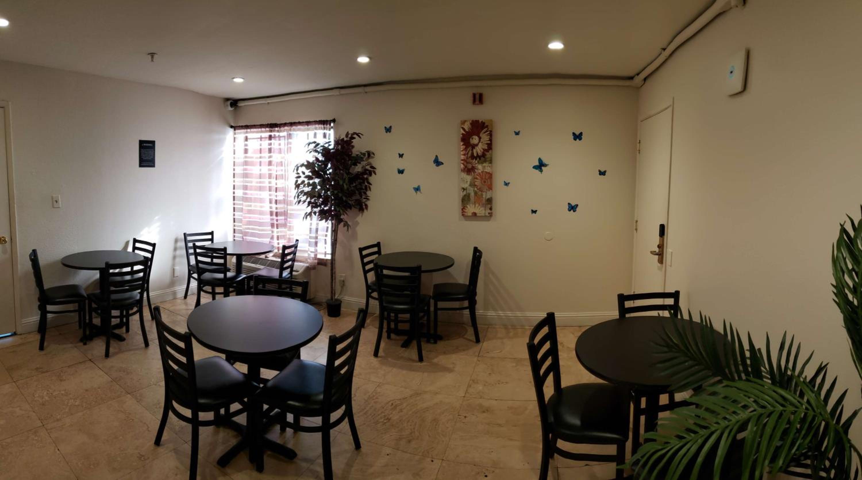 Vallejo Vacations - SureStay Hotel by Best Western Vallejo Napa Valley - Property Image 24