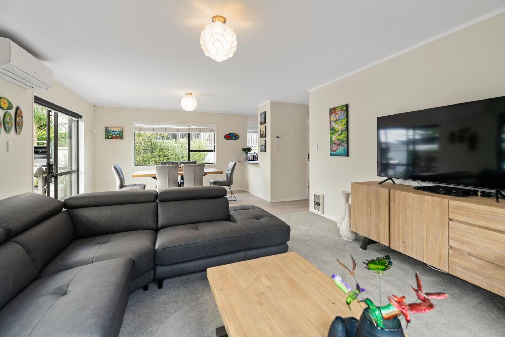 Oceanbeach Rendezvous - Mt Maunganui Holiday Home view 3