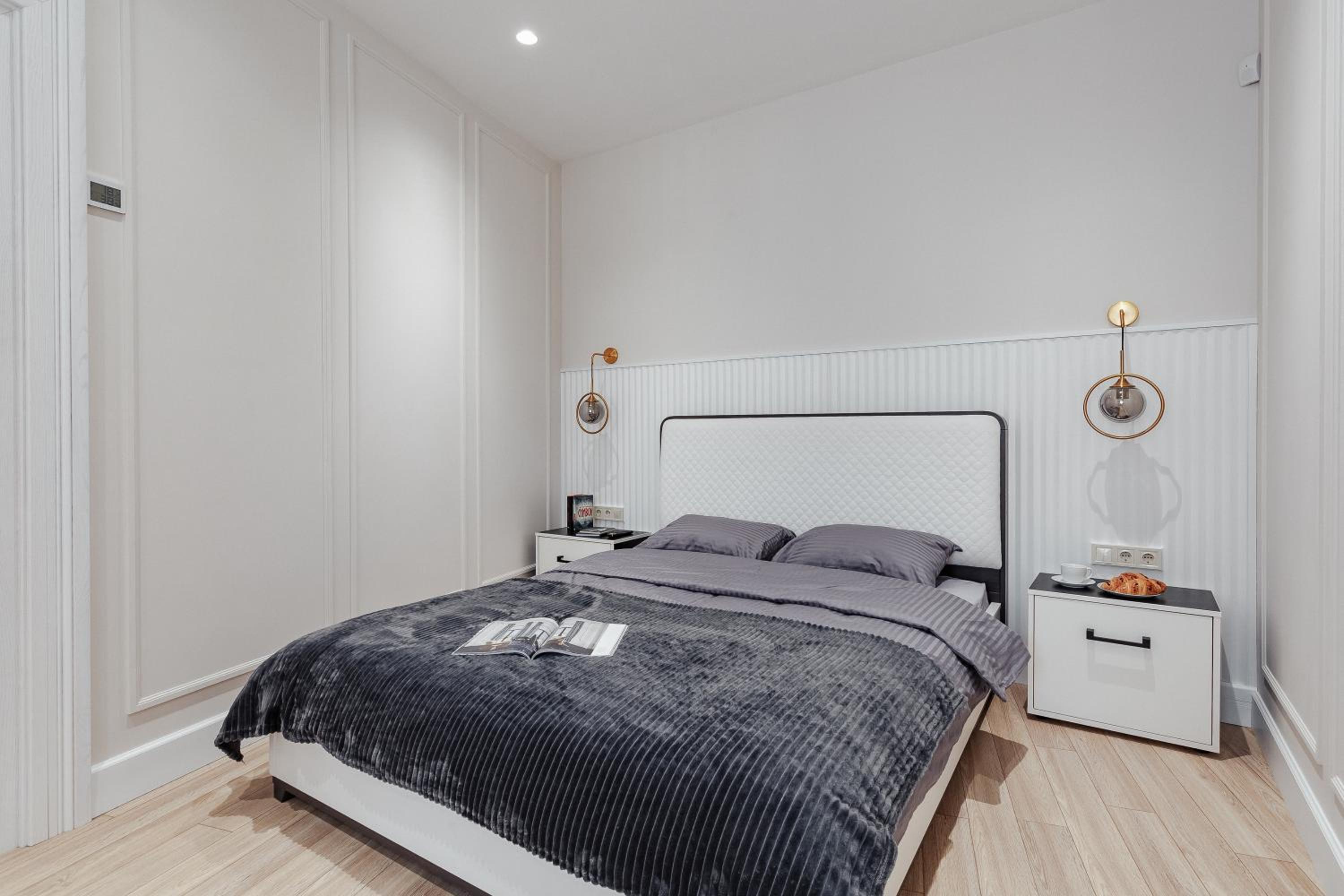 NEW! Luxury apartment in the CENTER of ODESSA overlooking Deribasovskaya str. LOW PRICE! view 4