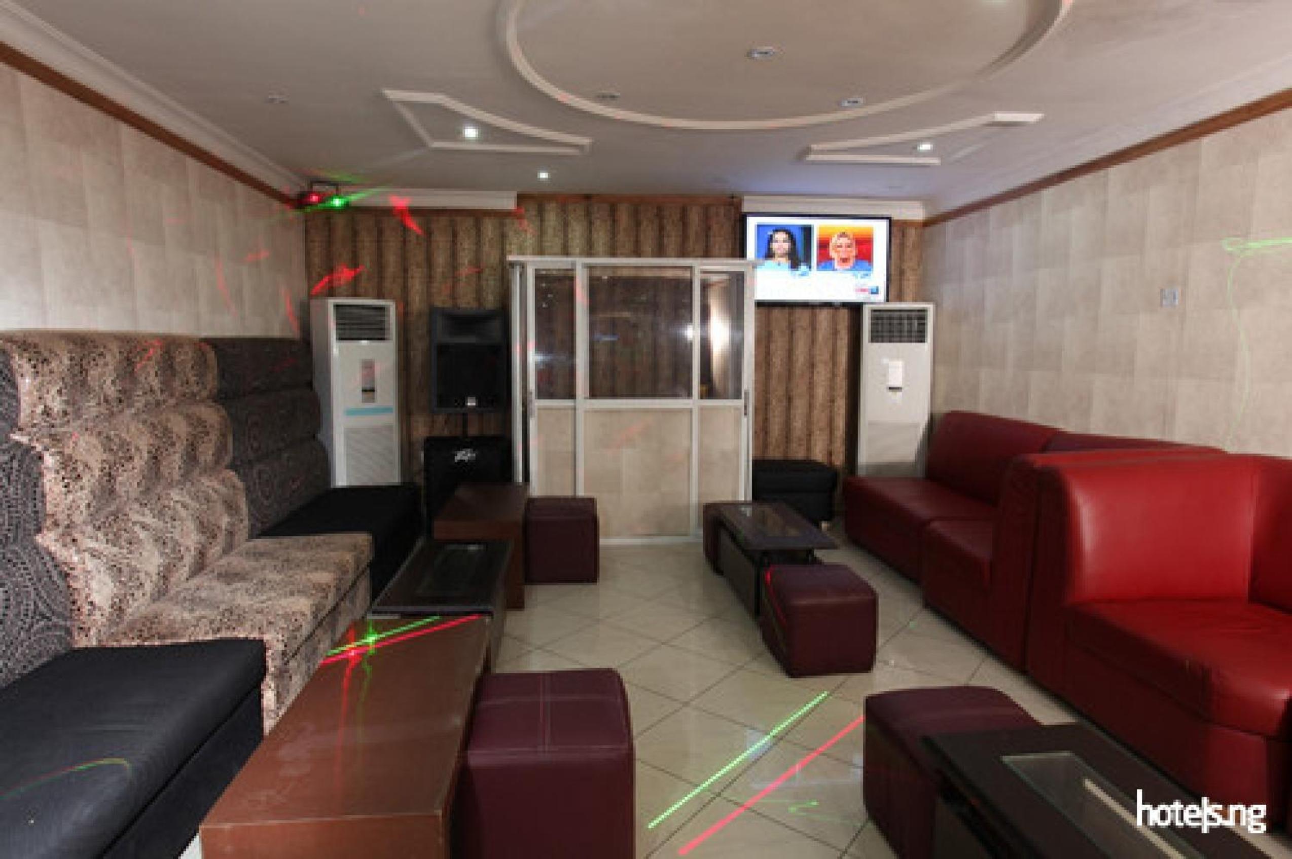 Photo 12