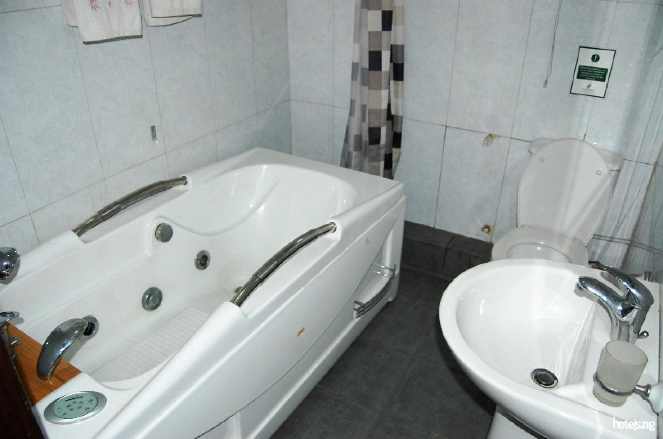 Photo 16