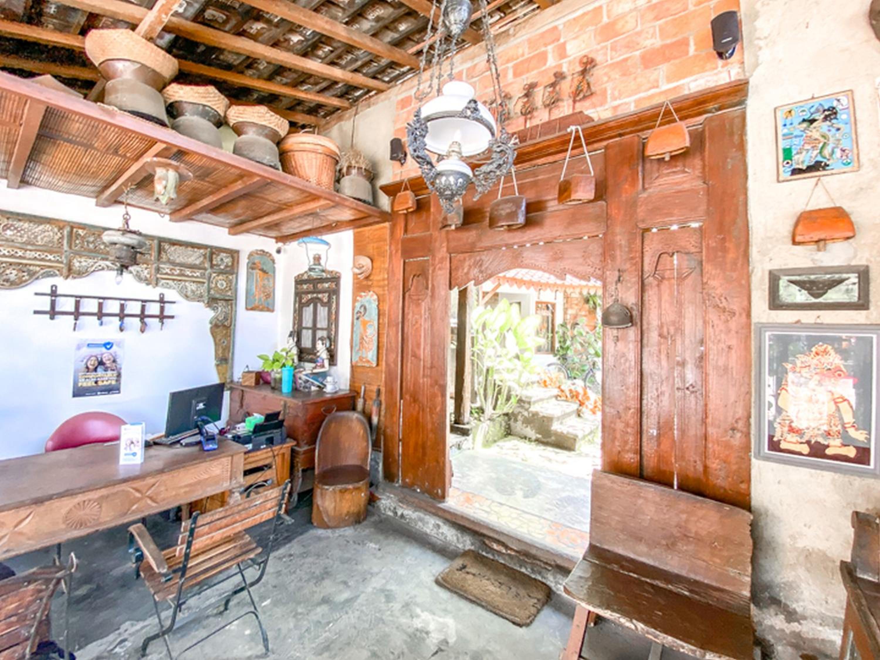 Griya Gribig Guest House Mitra RedDoorz