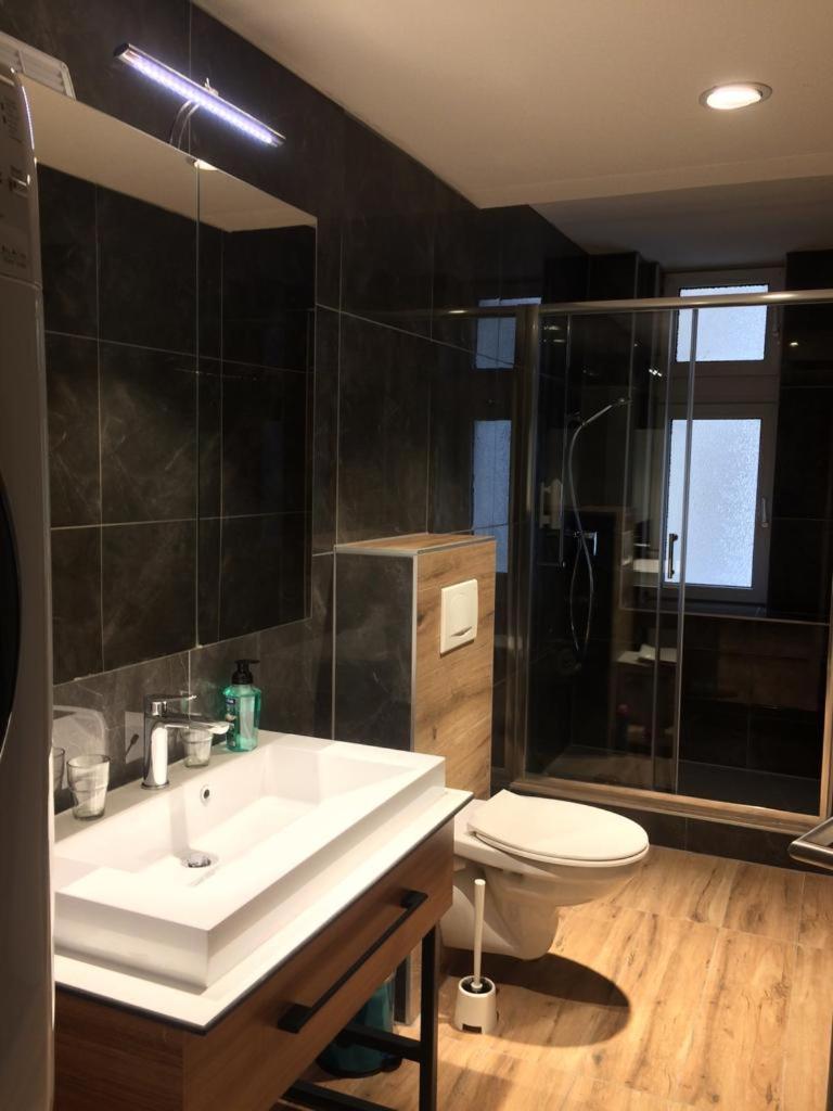Junior Suite Apartment by Livingdowntown view 4