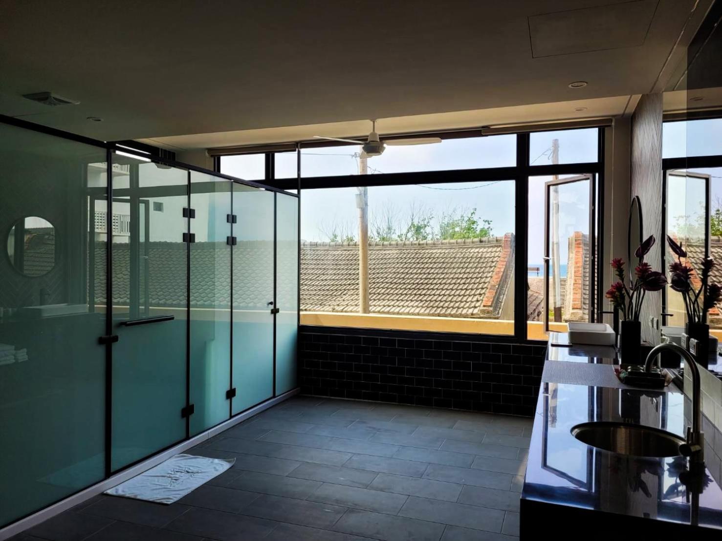 Beachcastle & Sea View Villa