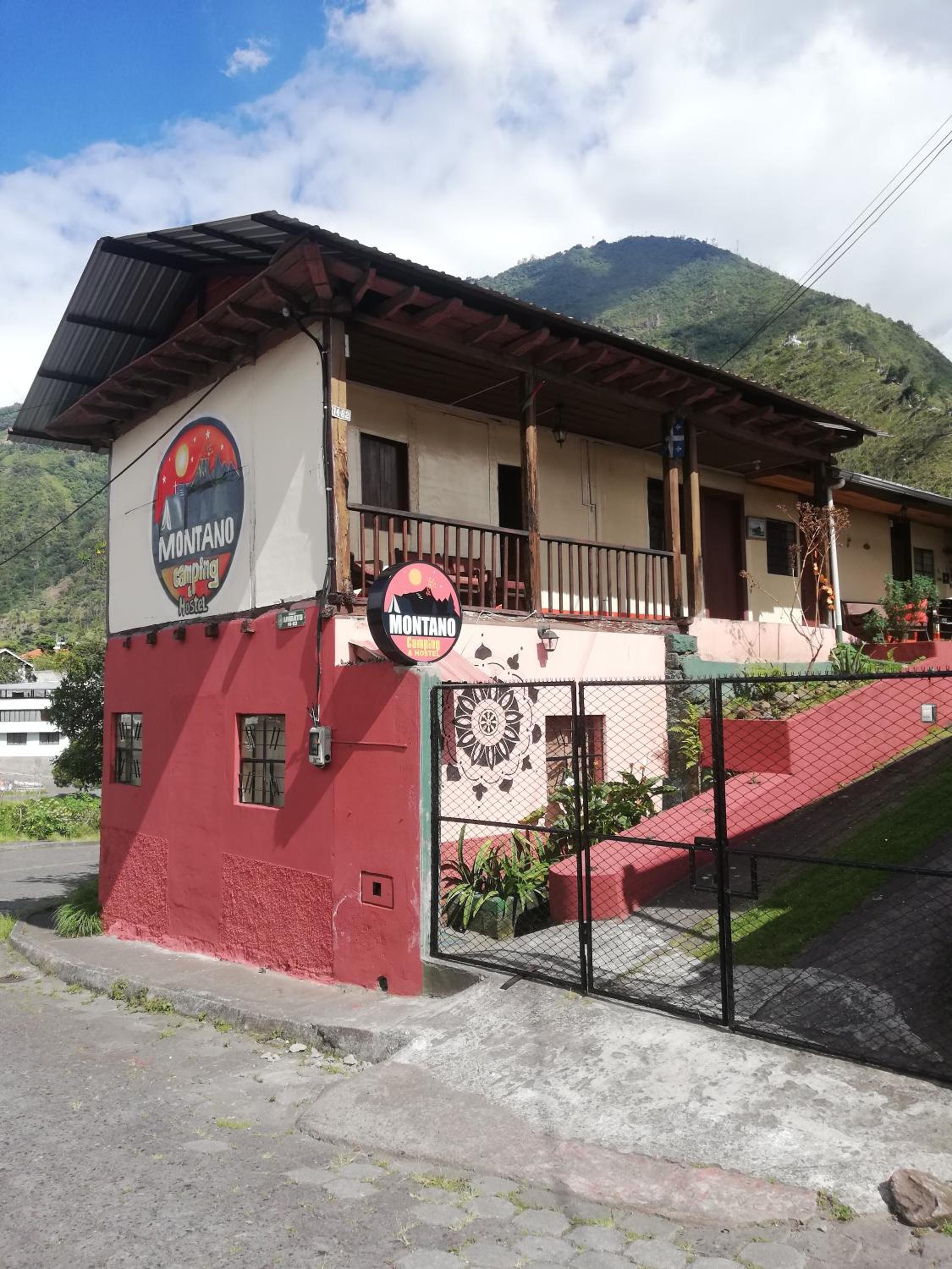 Hotel Montano Camping & Hostel - Image 1