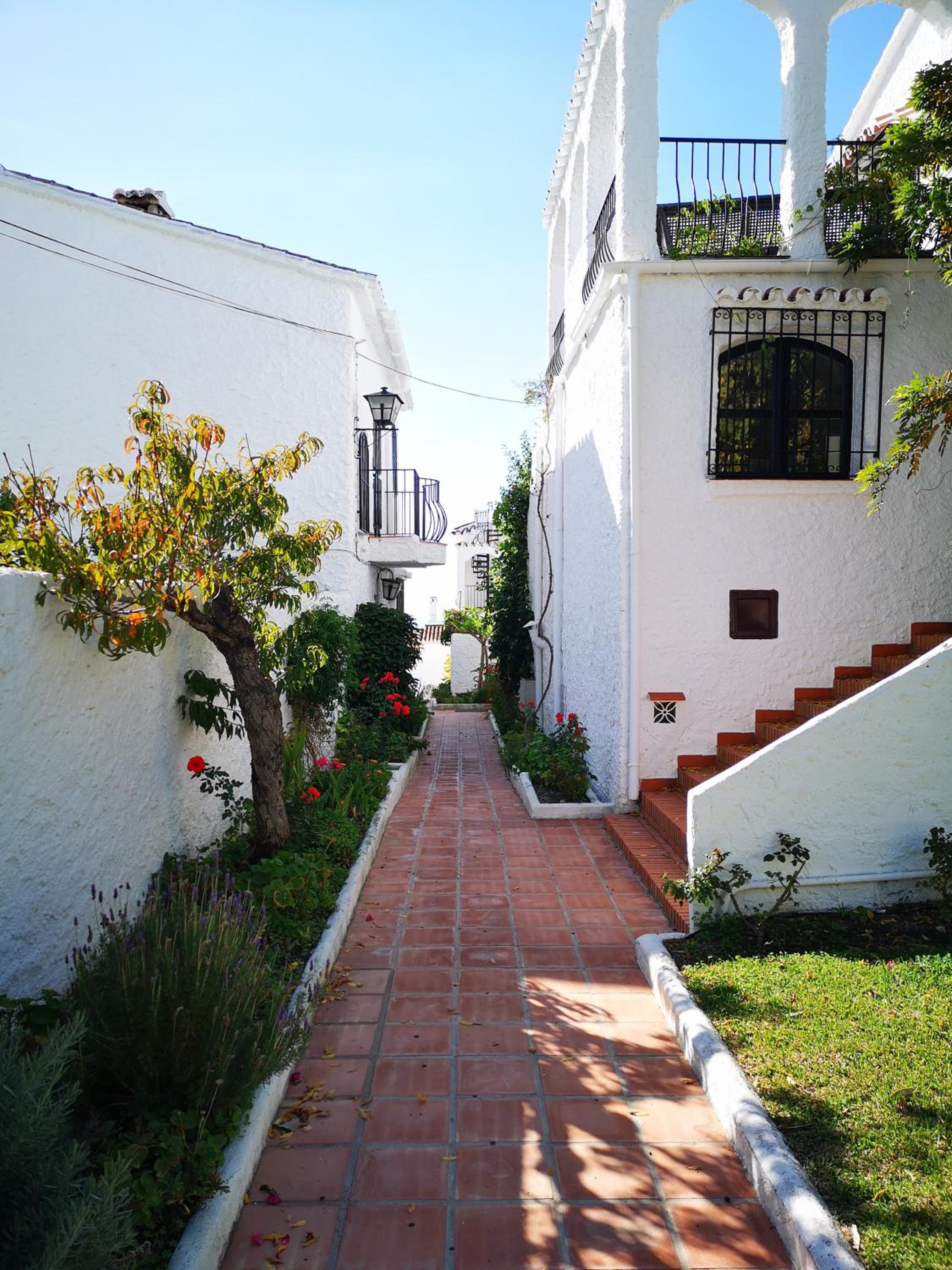 El Capistrano view 3