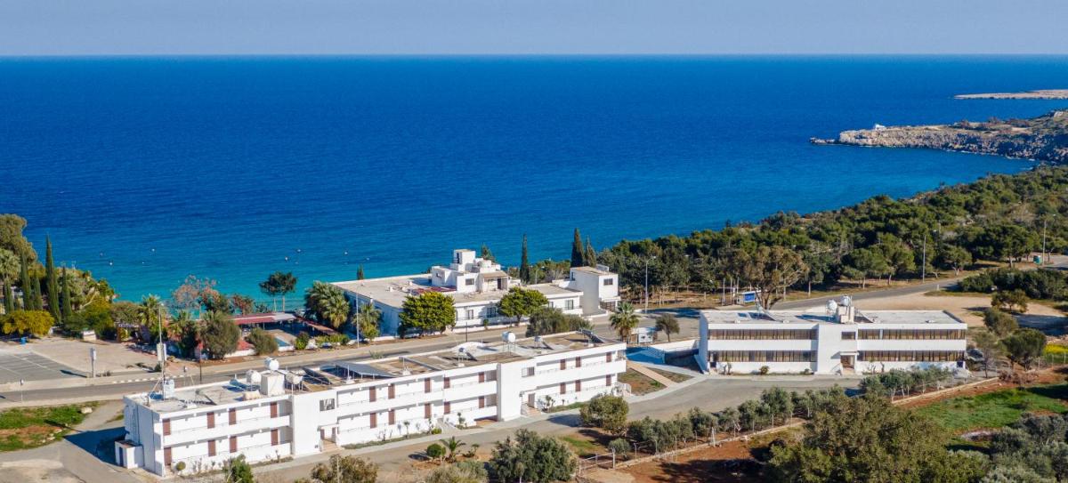 Konnos Bay Gardens 3