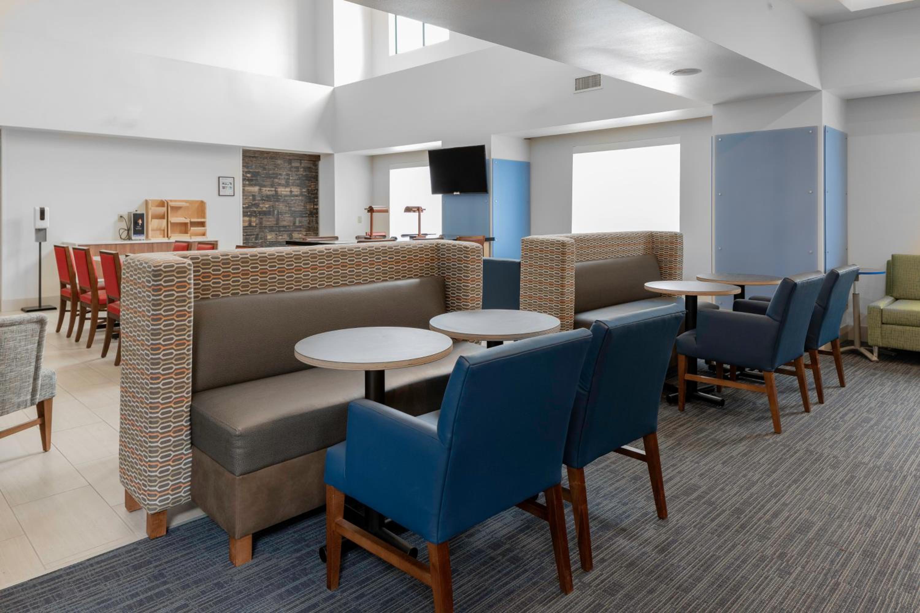 Cordele Vacations - Holiday Inn Express Hotel  Suites Cordele North, an IHG Hotel - Property Image 2