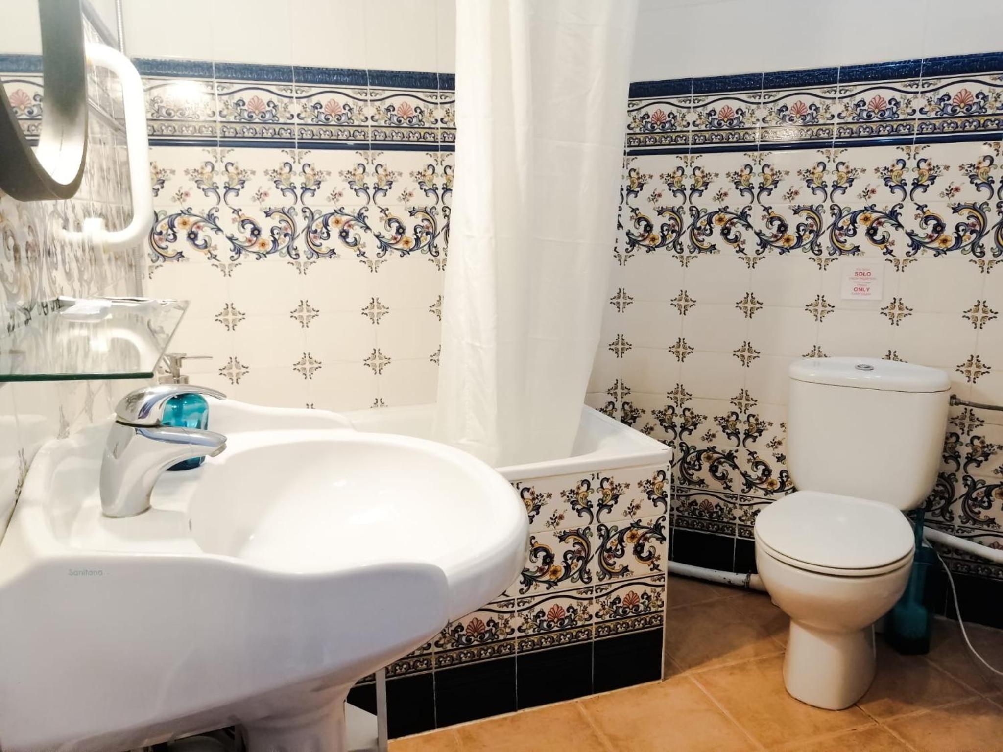 Casa Consell Gran Via, Guest House