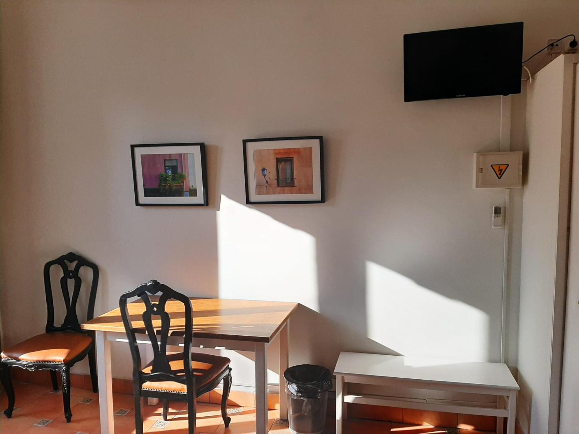 Casa Consell Gran Via, Guest House