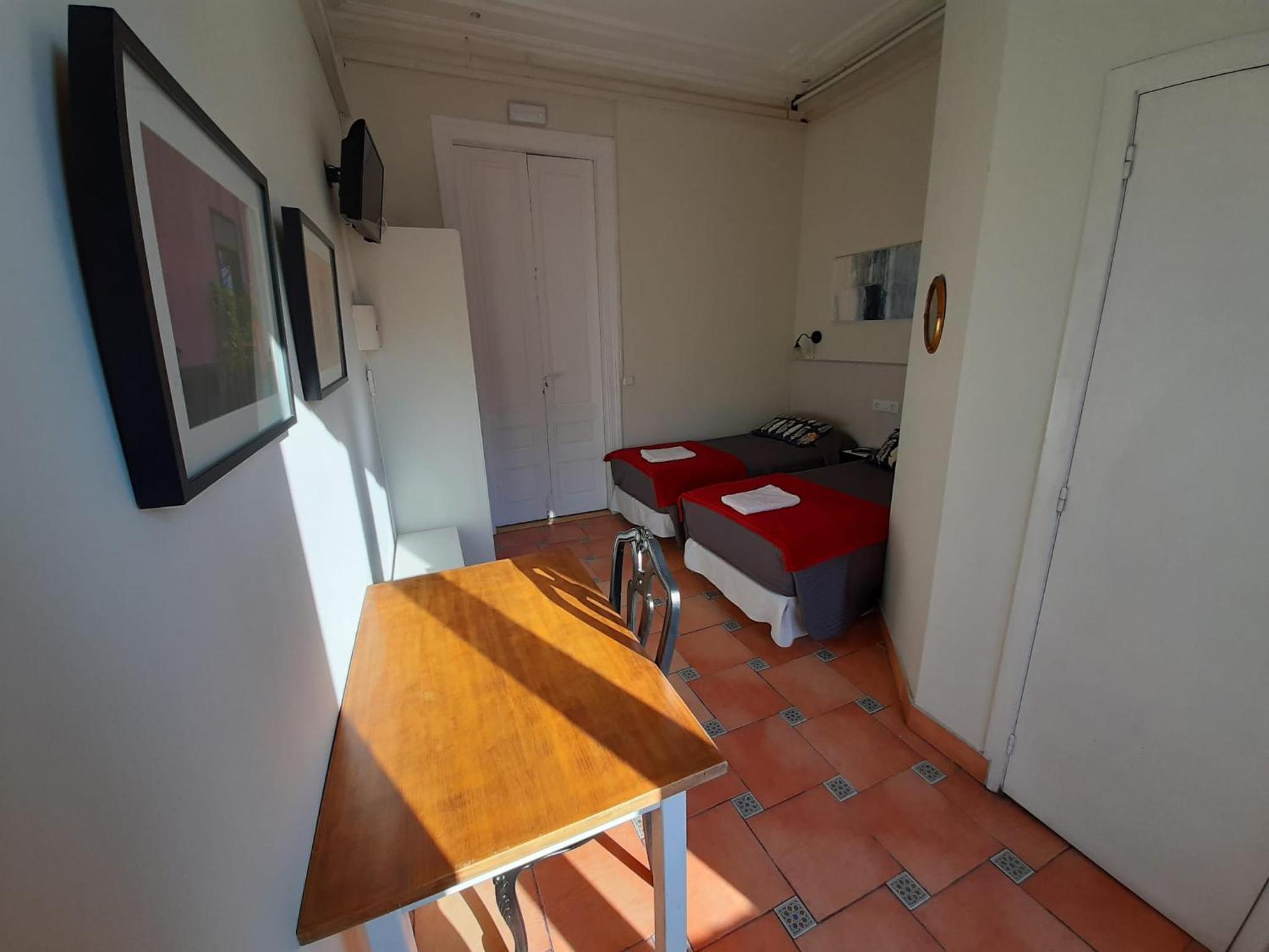 Casa Consell Gran Via, Guest House