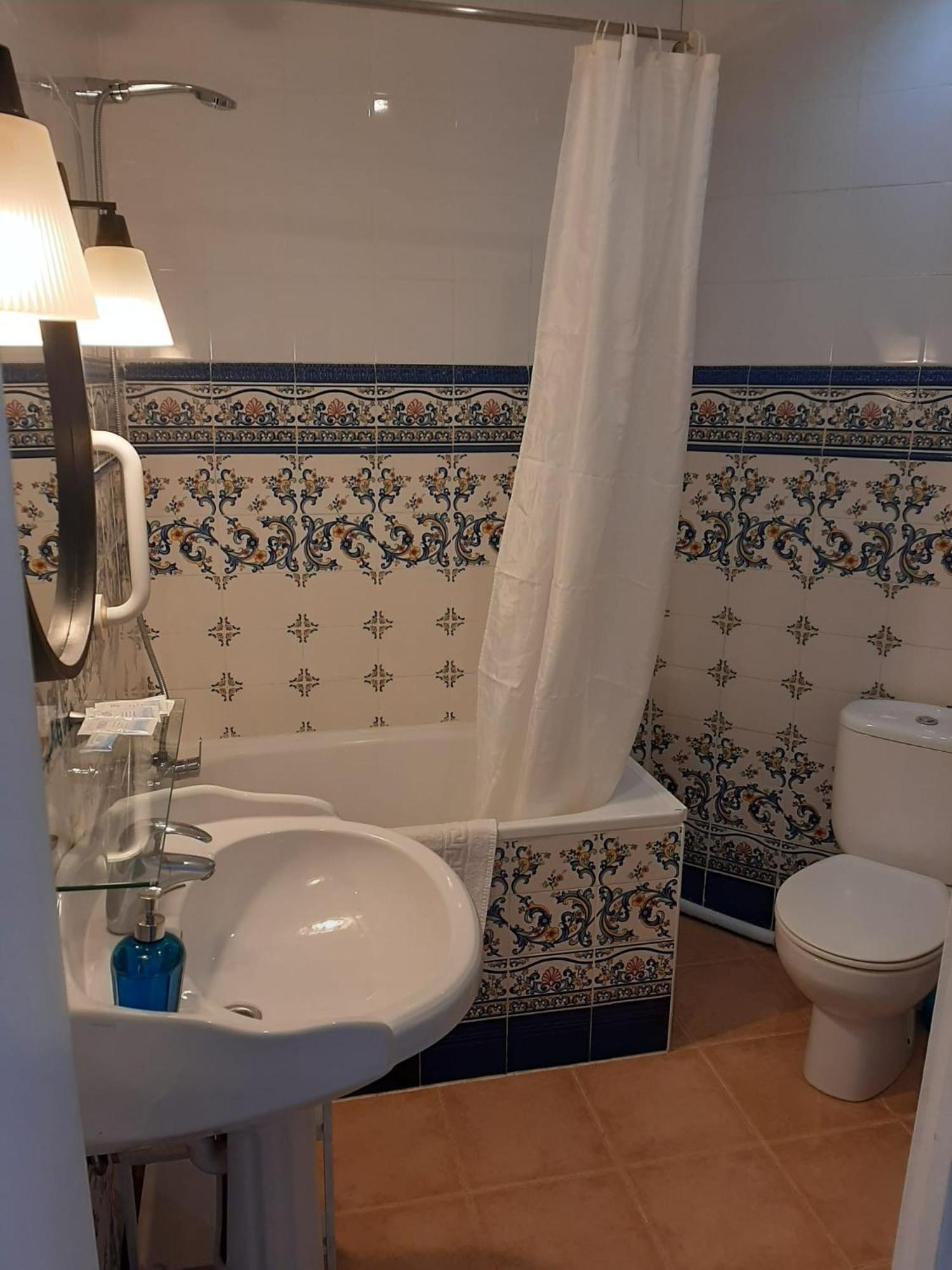 Casa Consell Gran Via, Guest House