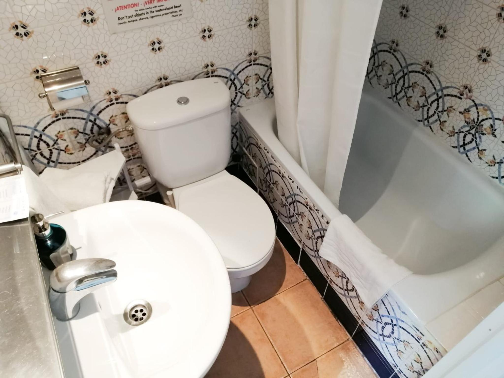 Casa Consell Gran Via, Guest House
