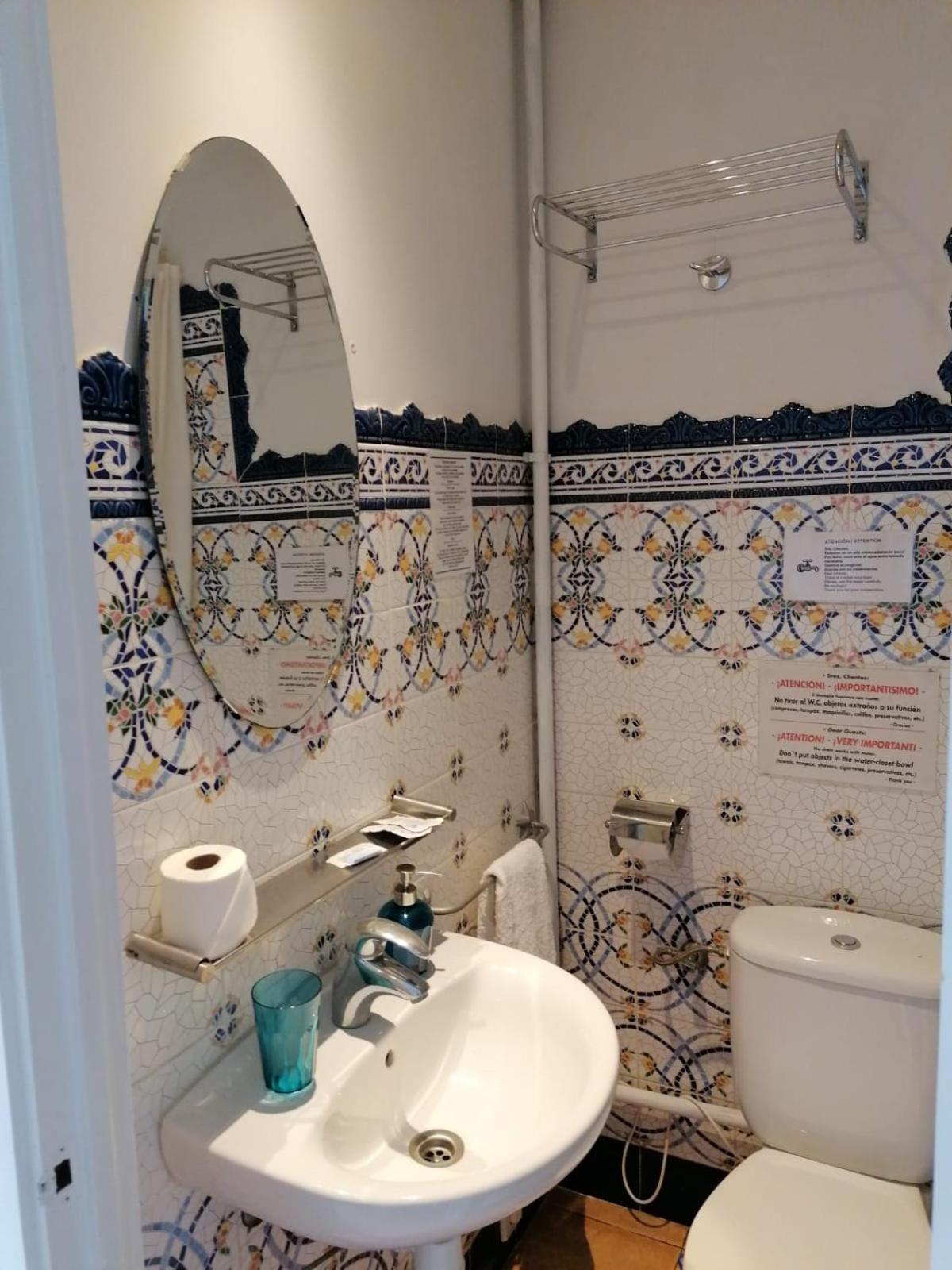 Casa Consell Gran Via, Guest House