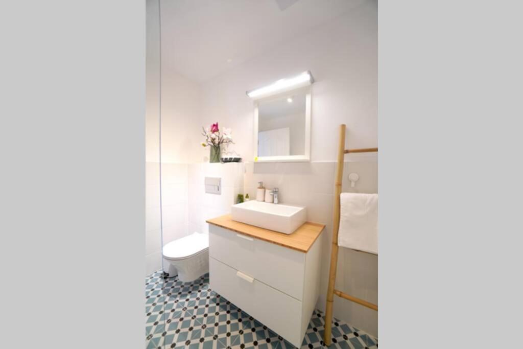Modern Loft with Balcony in the heart of Sofia view 4