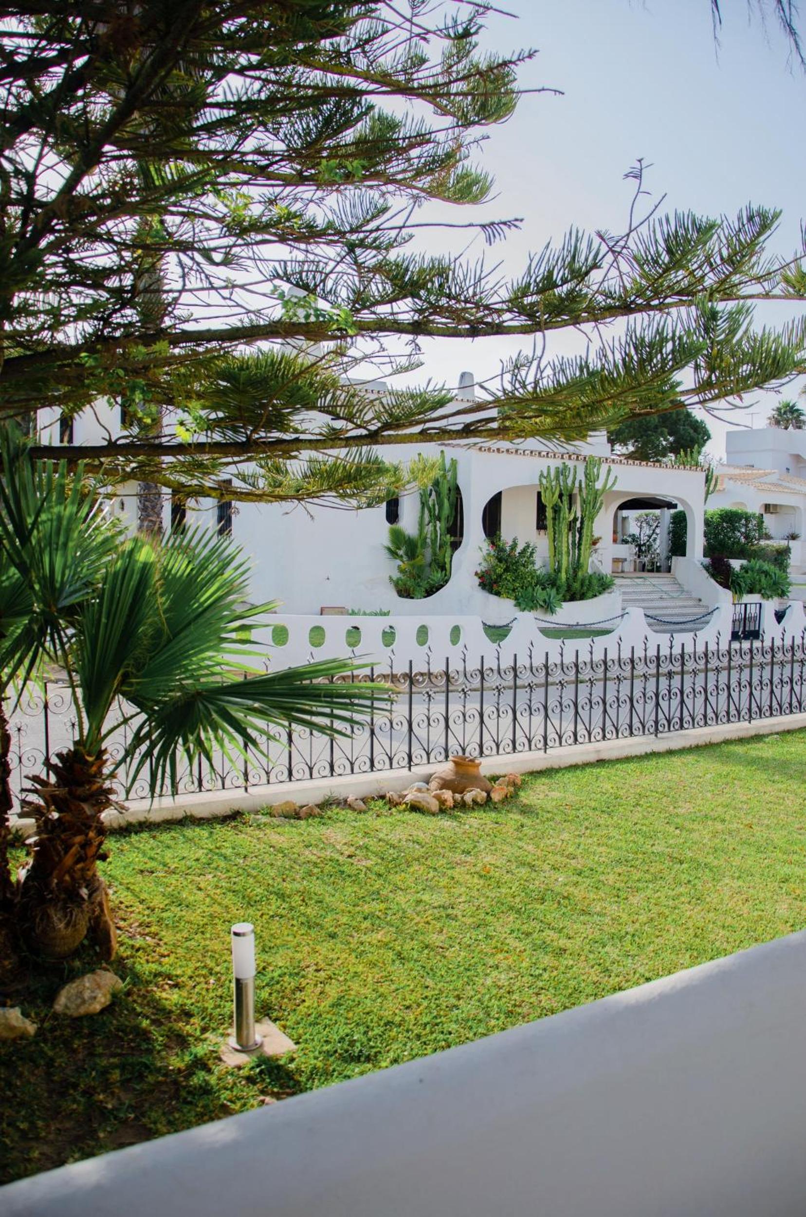 Blife Sun Hostel & Rooms view 2
