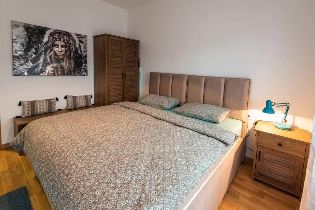 Modern, Bright and Cozy Apartment view 5