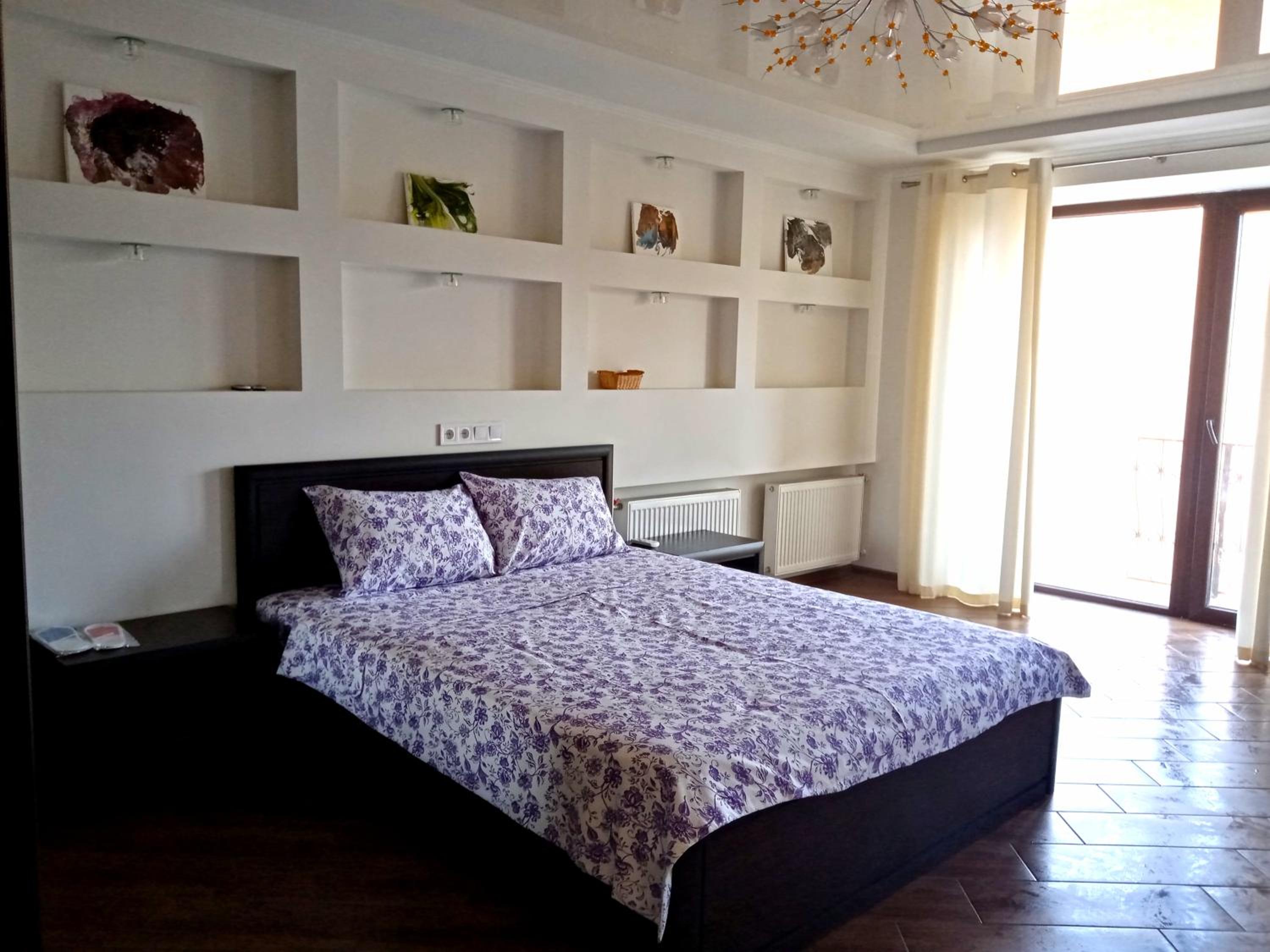 1-room Studio center view 5