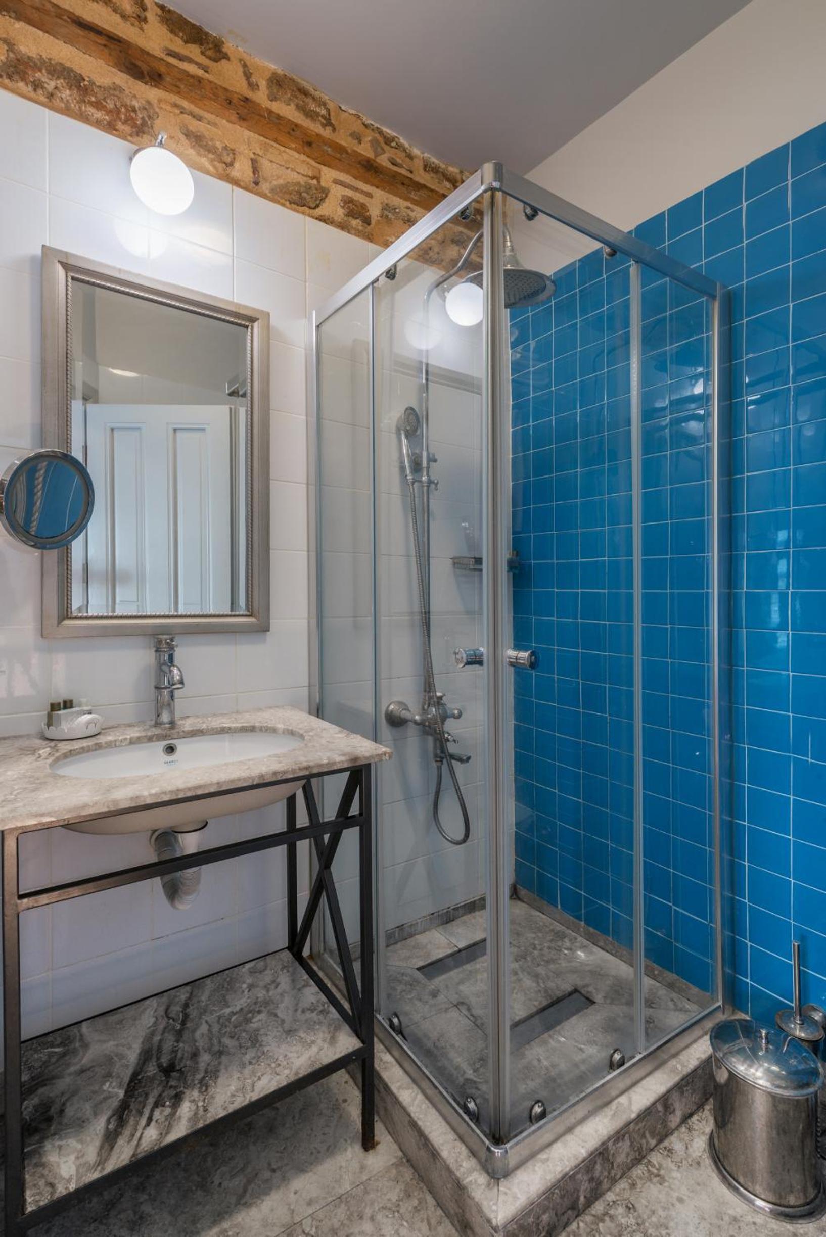 Delight Deluxe Hotel - Image 11