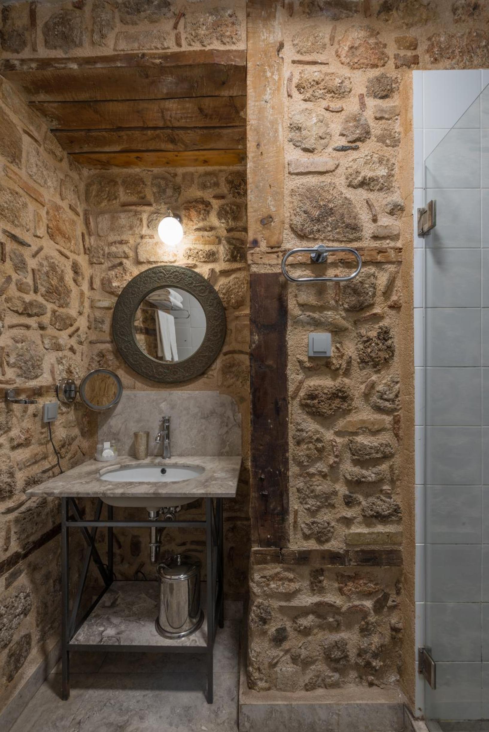 Delight Deluxe Hotel - Image 83