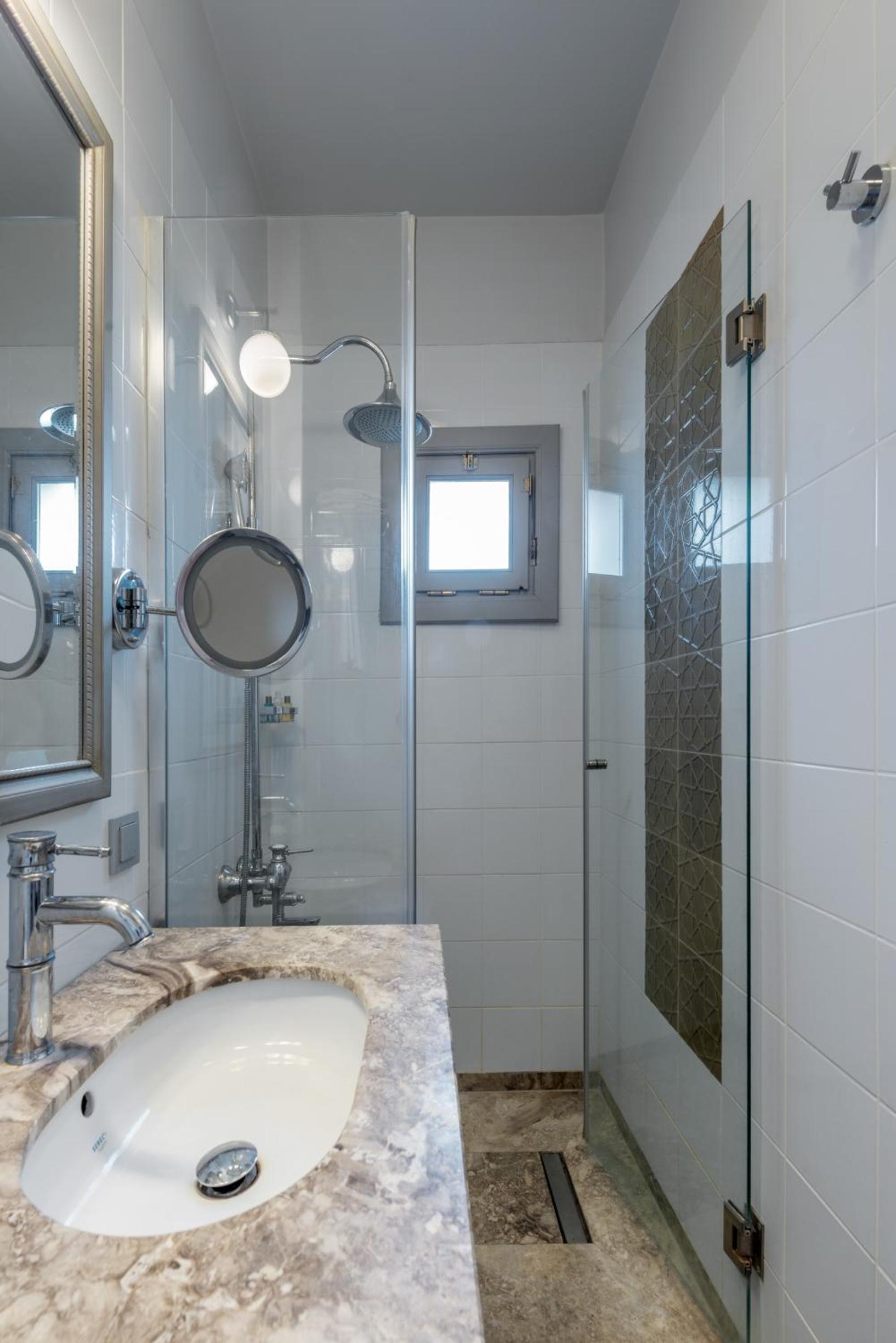 Delight Deluxe Hotel - Image 86