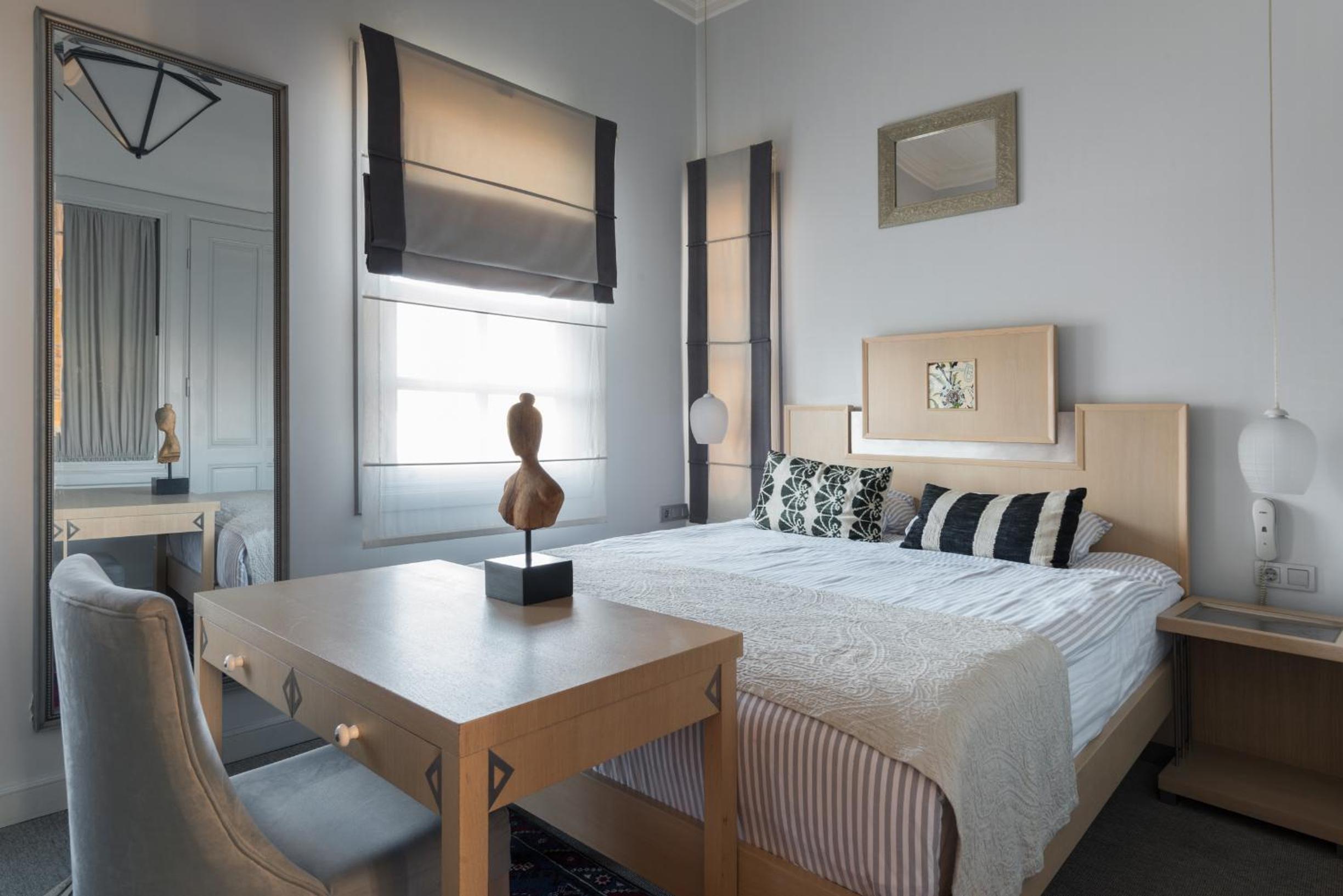 Delight Deluxe Hotel - Image 87