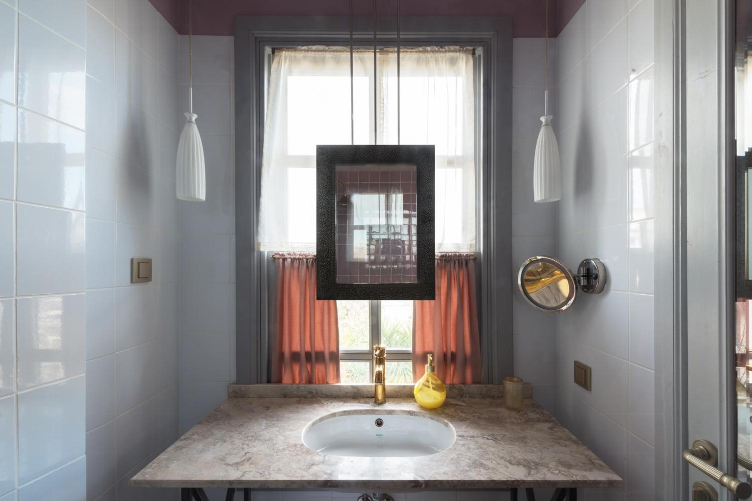 Delight Deluxe Hotel - Image 116