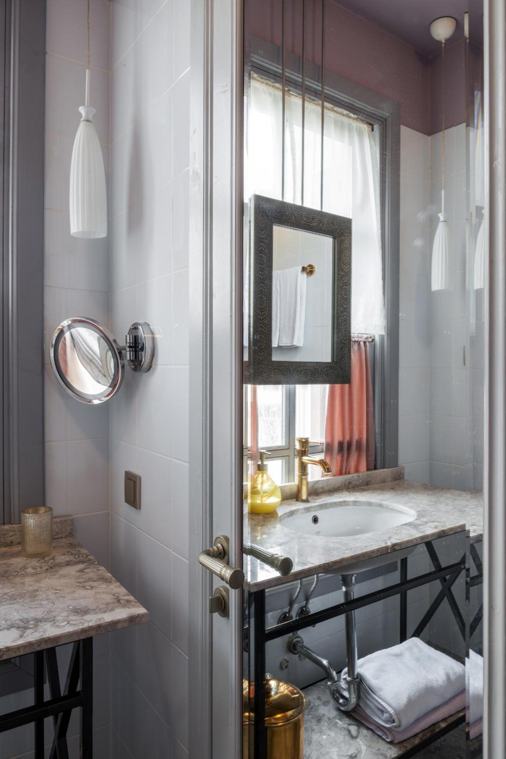 Delight Deluxe Hotel - Image 107