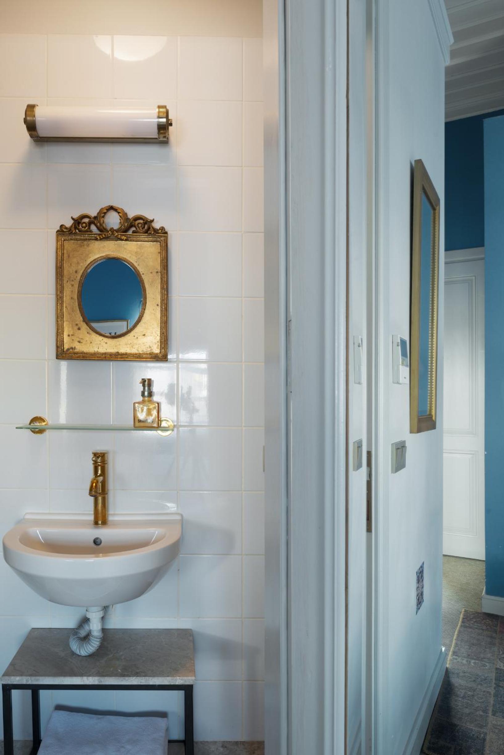 Delight Deluxe Hotel - Image 106