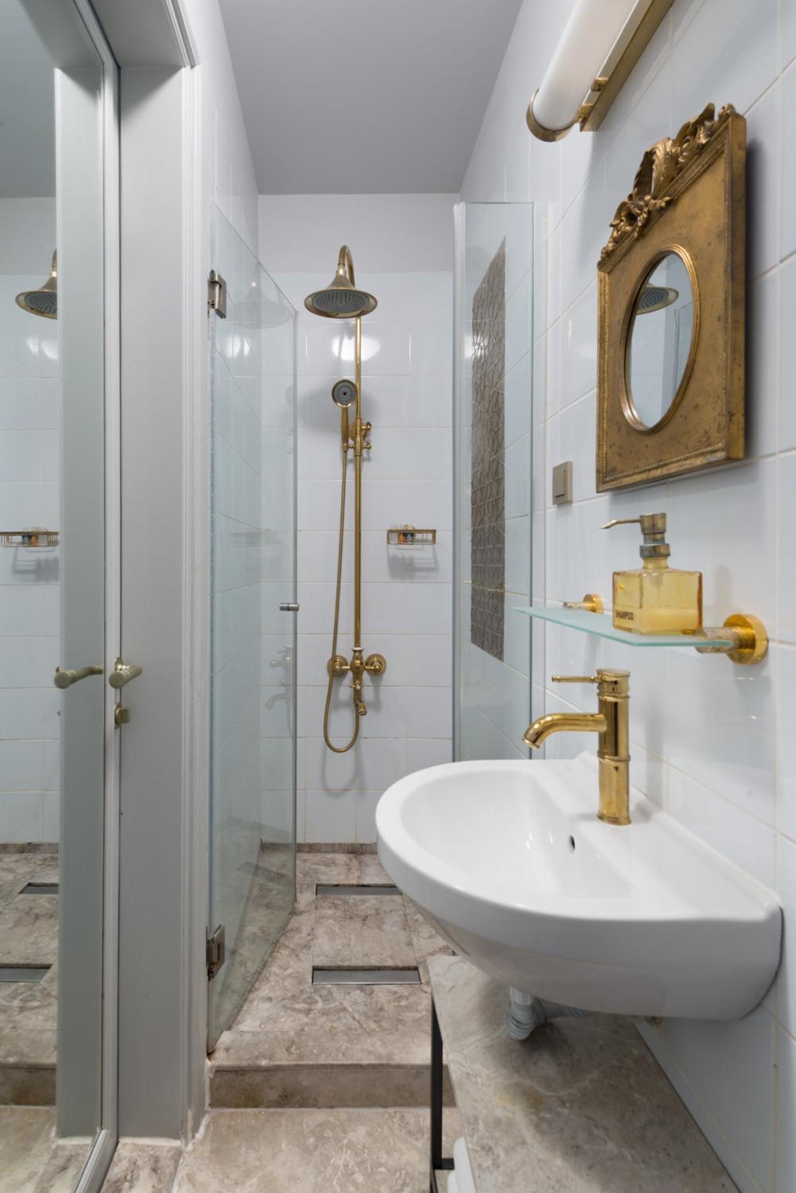 Delight Deluxe Hotel - Image 117