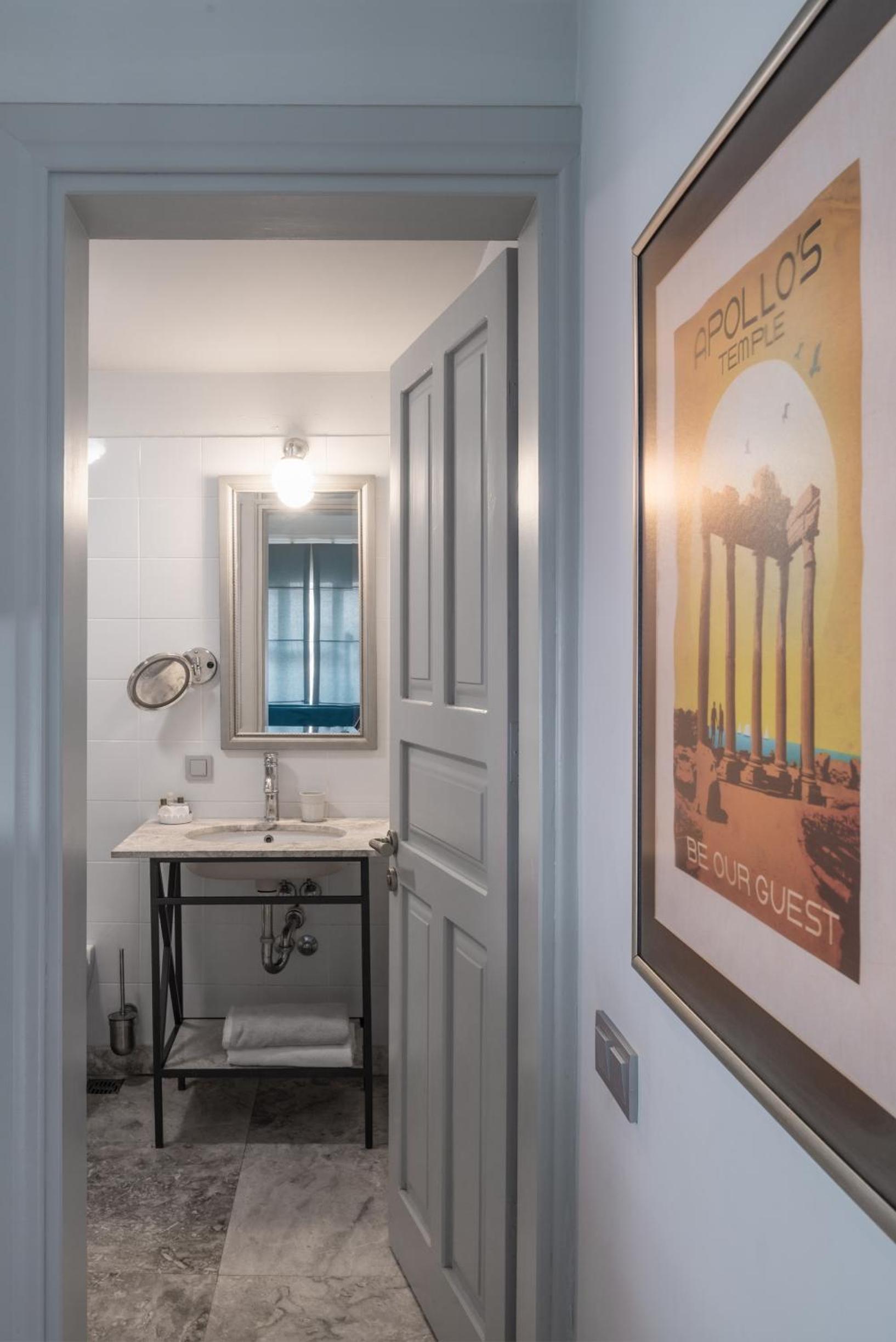 Delight Deluxe Hotel - Image 135