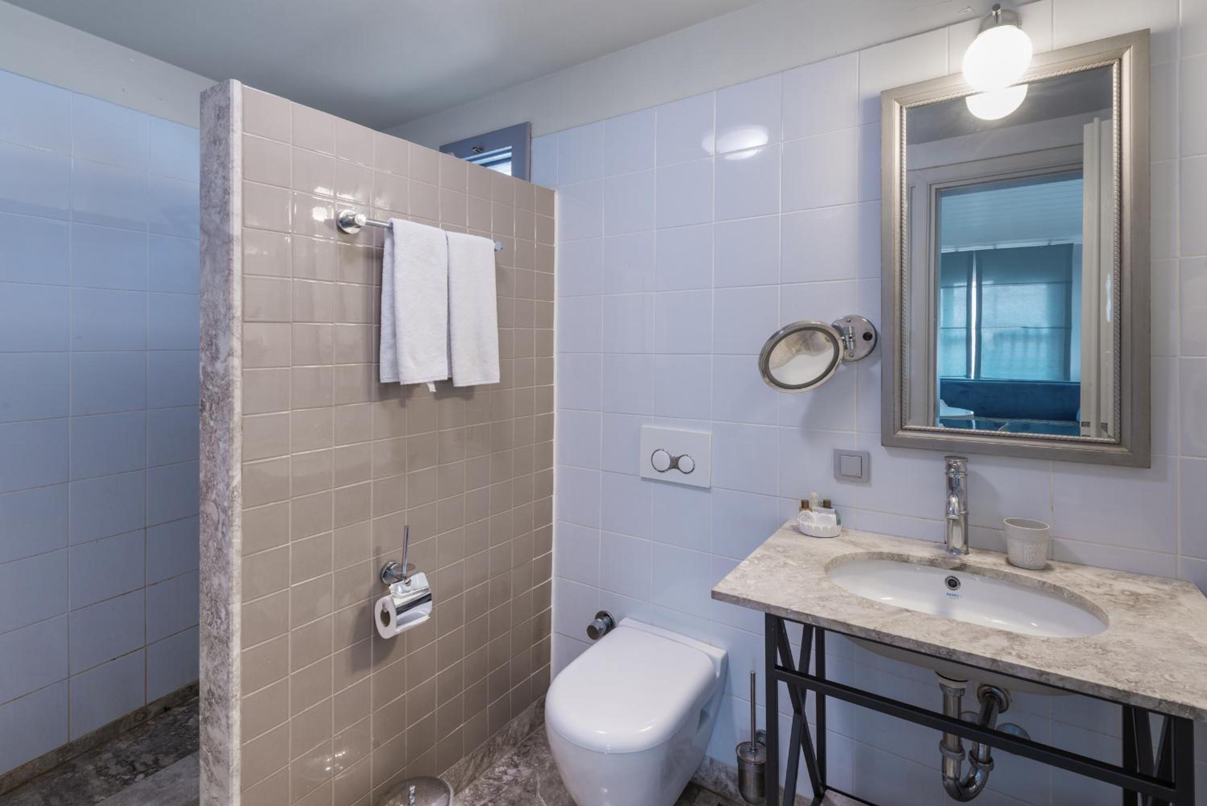 Delight Deluxe Hotel - Image 131