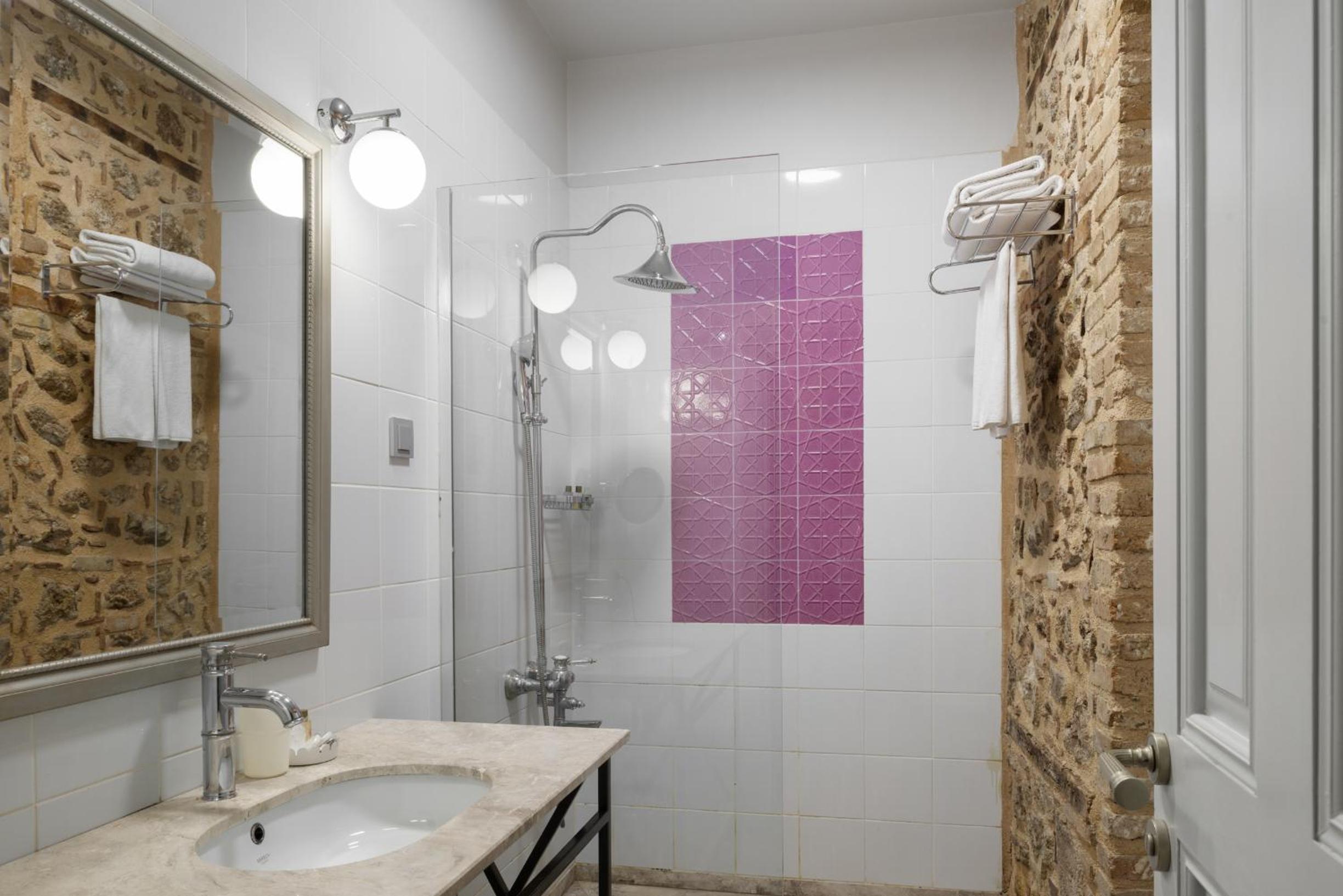 Delight Deluxe Hotel - Image 145