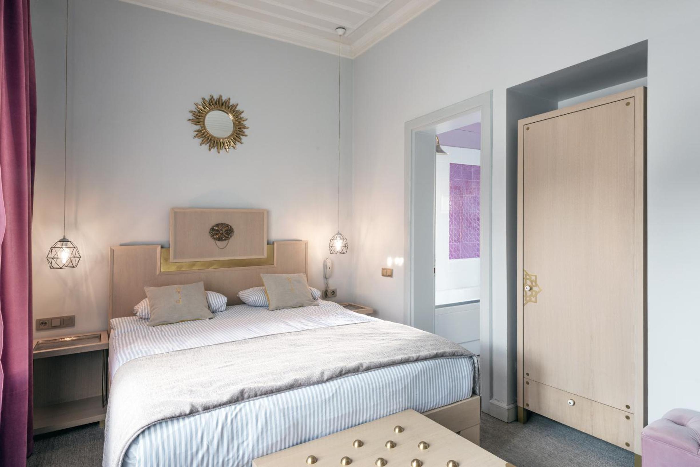 Delight Deluxe Hotel - Image 157