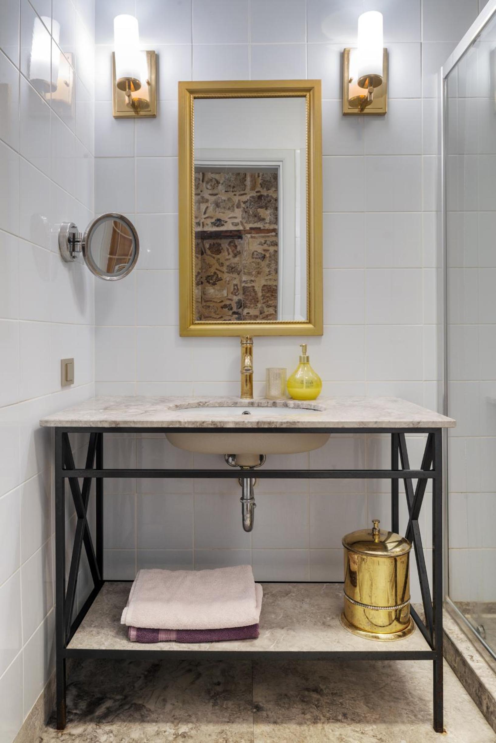 Delight Deluxe Hotel - Image 168