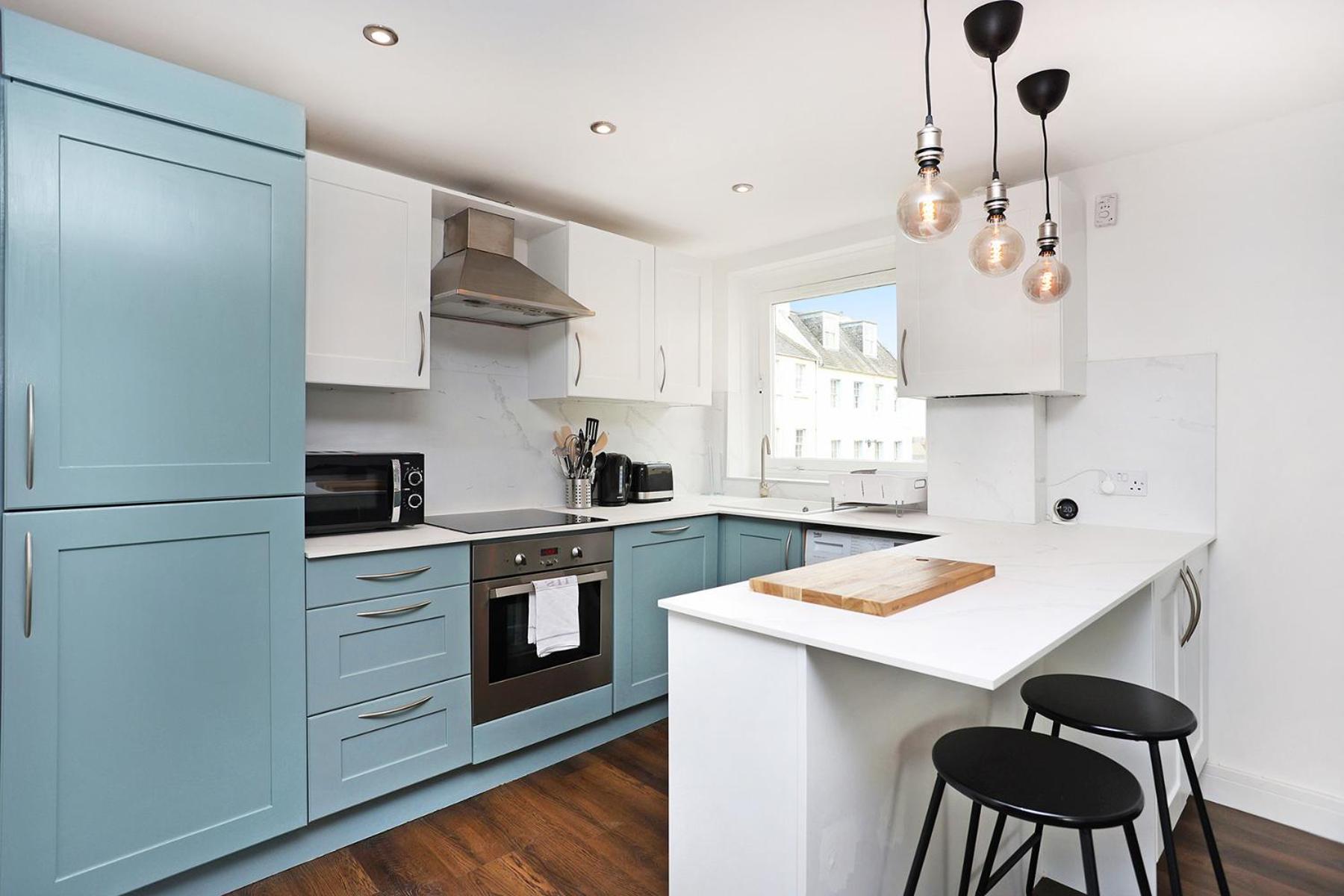 JOIVY Contemporary Royal Mile Apartment with Balcony view 2
