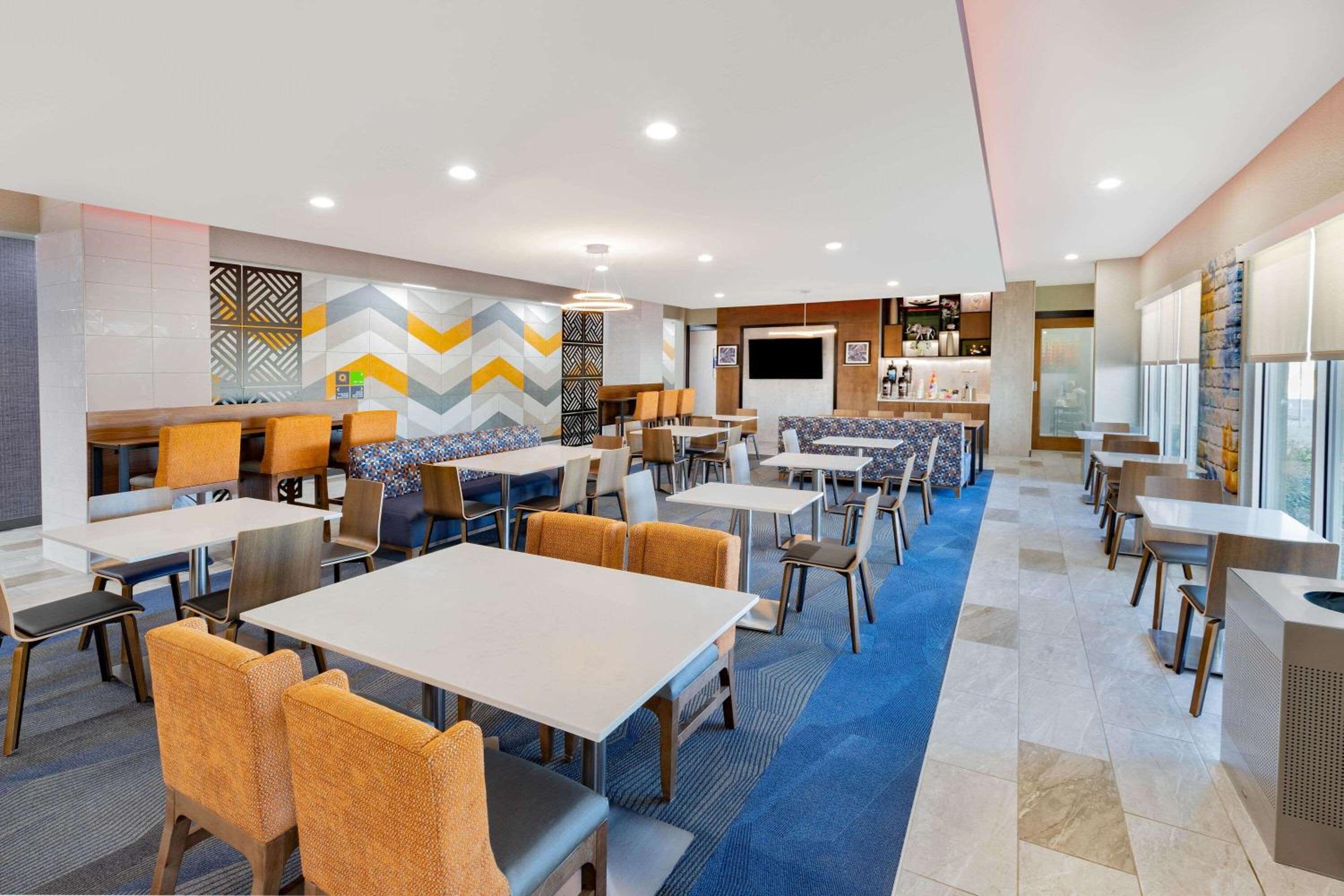 Fort Stockton Vacations - La Quinta Inn  Suites by Wyndham Fort Stockton Northeast - Property Image 8