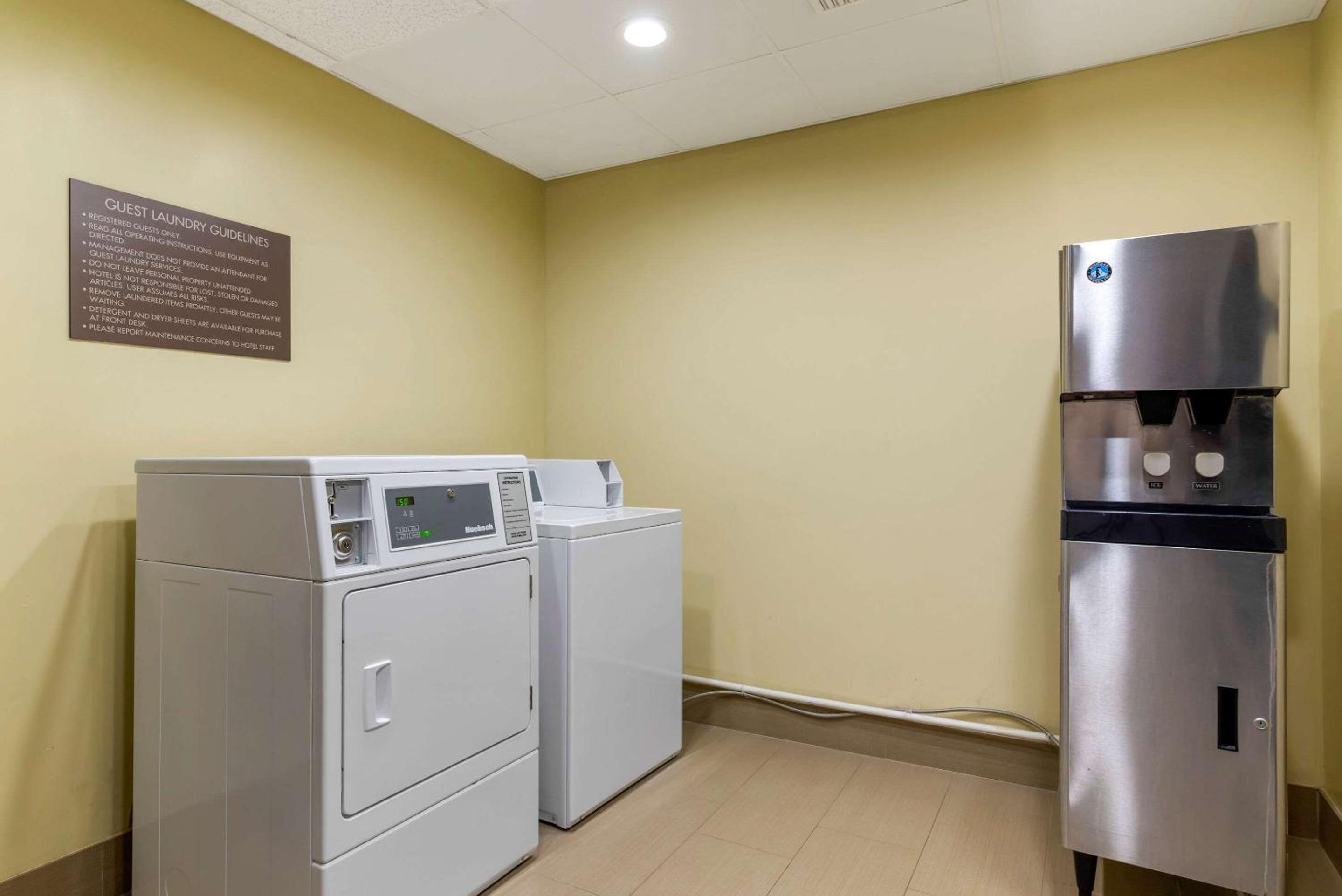Montgomery Vacations - Comfort Inn  Suites Montgomery Eastchase - Property Image 4