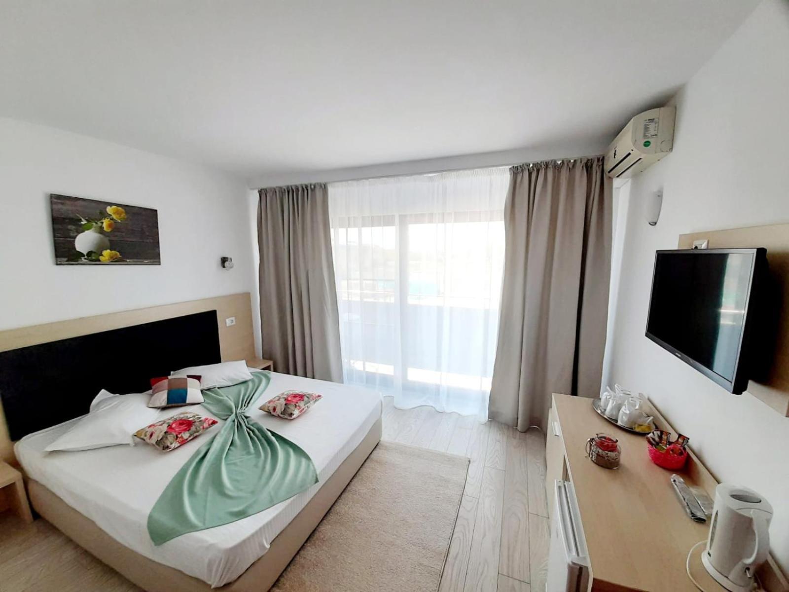 Ryanna Beach pe plaja Belona view 5