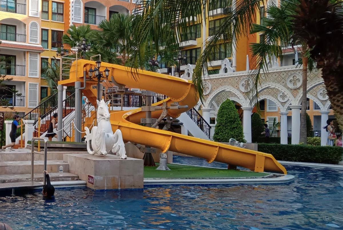 Venetian Jomtien Pool Access view 3
