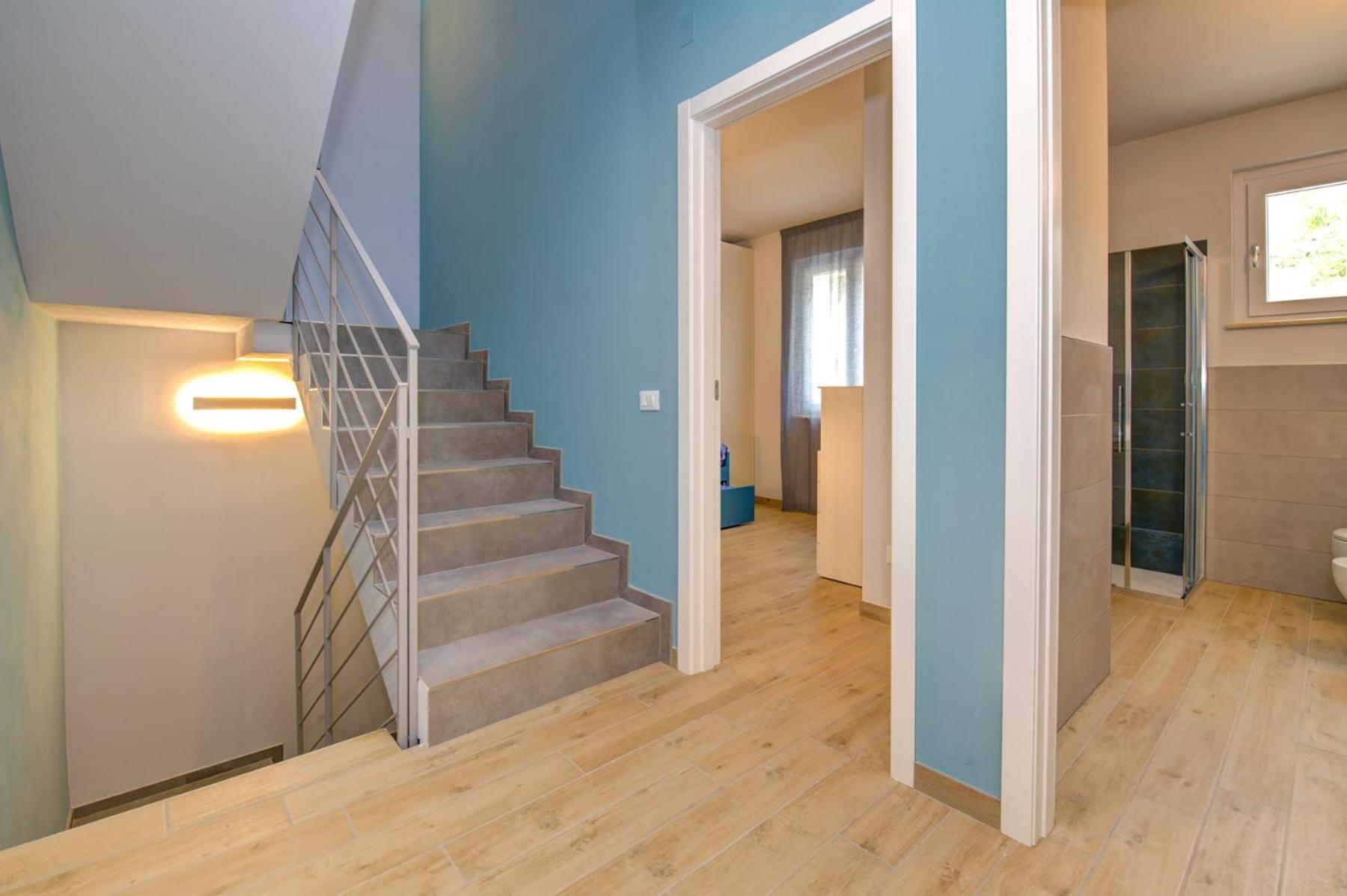 Photo 33