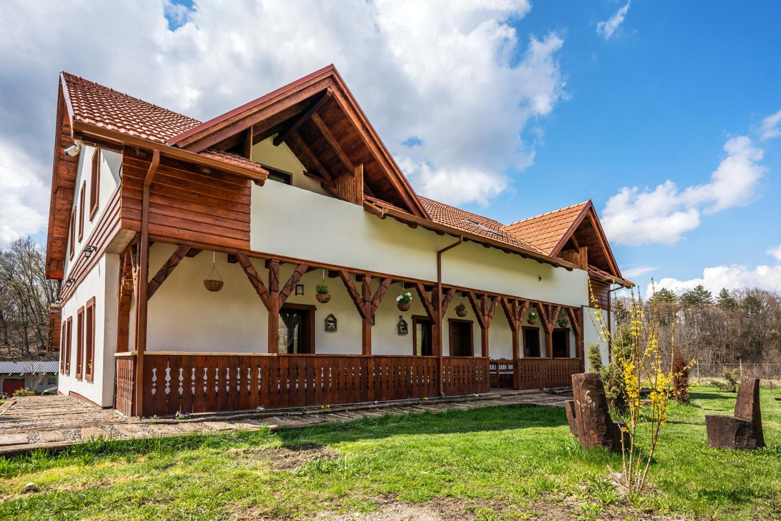 Casa cu Prispa view 3
