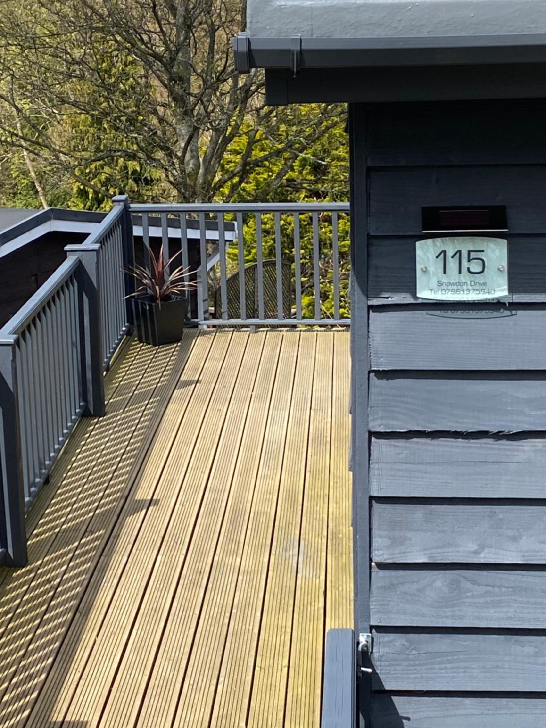SNOWDON LODGE - GLAN GWNA HOLIDAY PARK CAERNARFON - Luxury Family Lodge view 2