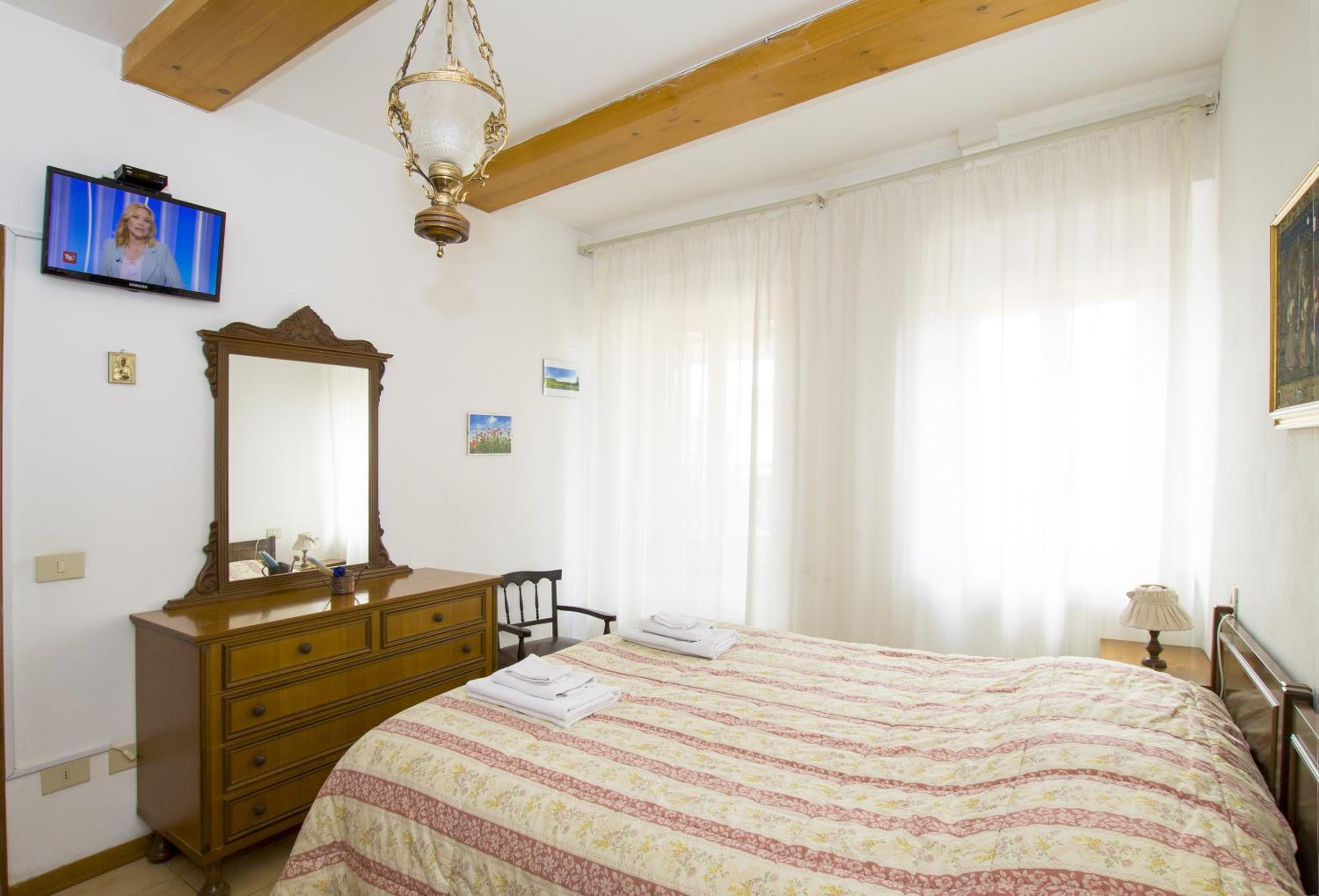 Cheap Apartment in The Old Village, photo 2