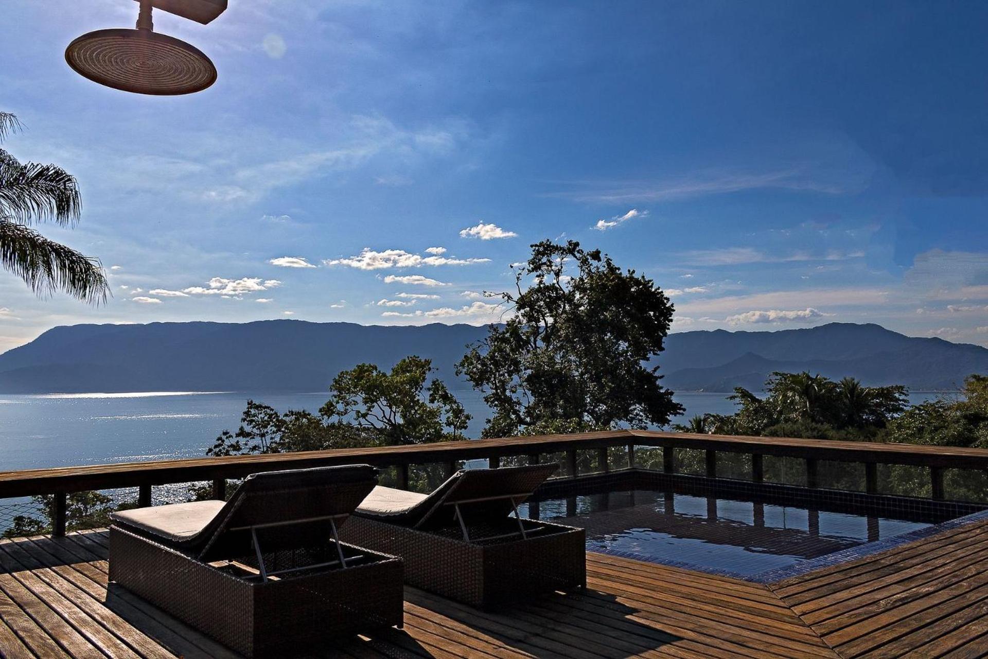 Luxury house with jacuzzi near Porto São Pedro