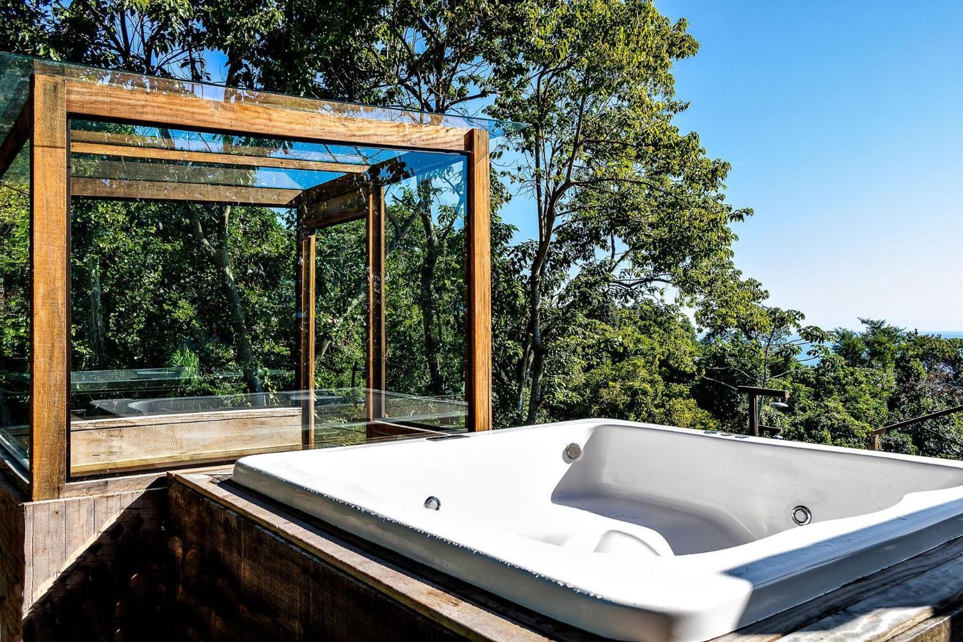 Luxury house with jacuzzi near Porto São Pedro