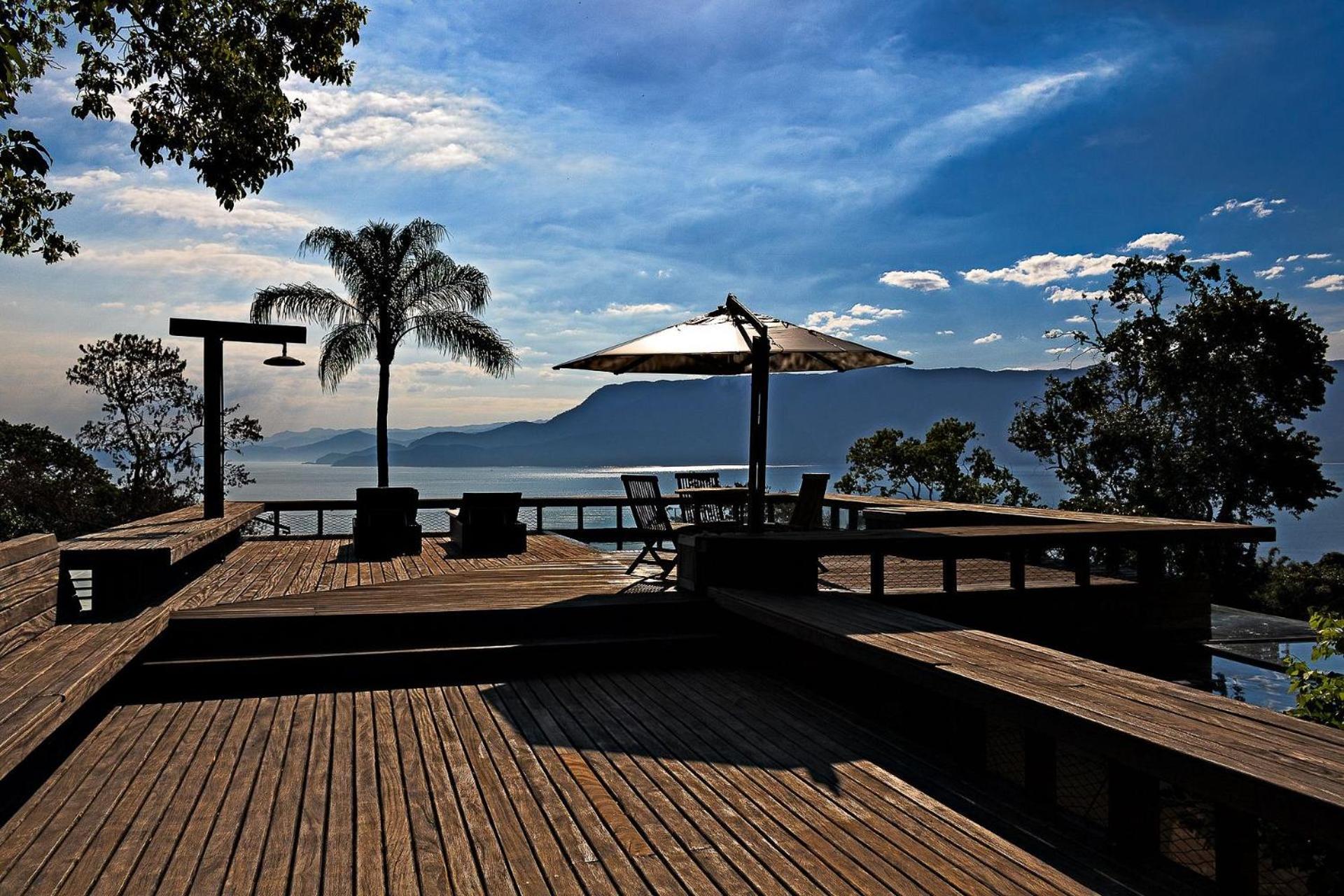 Luxury house with jacuzzi near Porto São Pedro