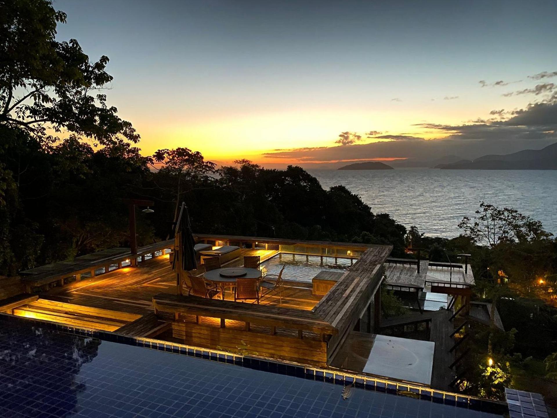 Luxury house with jacuzzi near Porto São Pedro